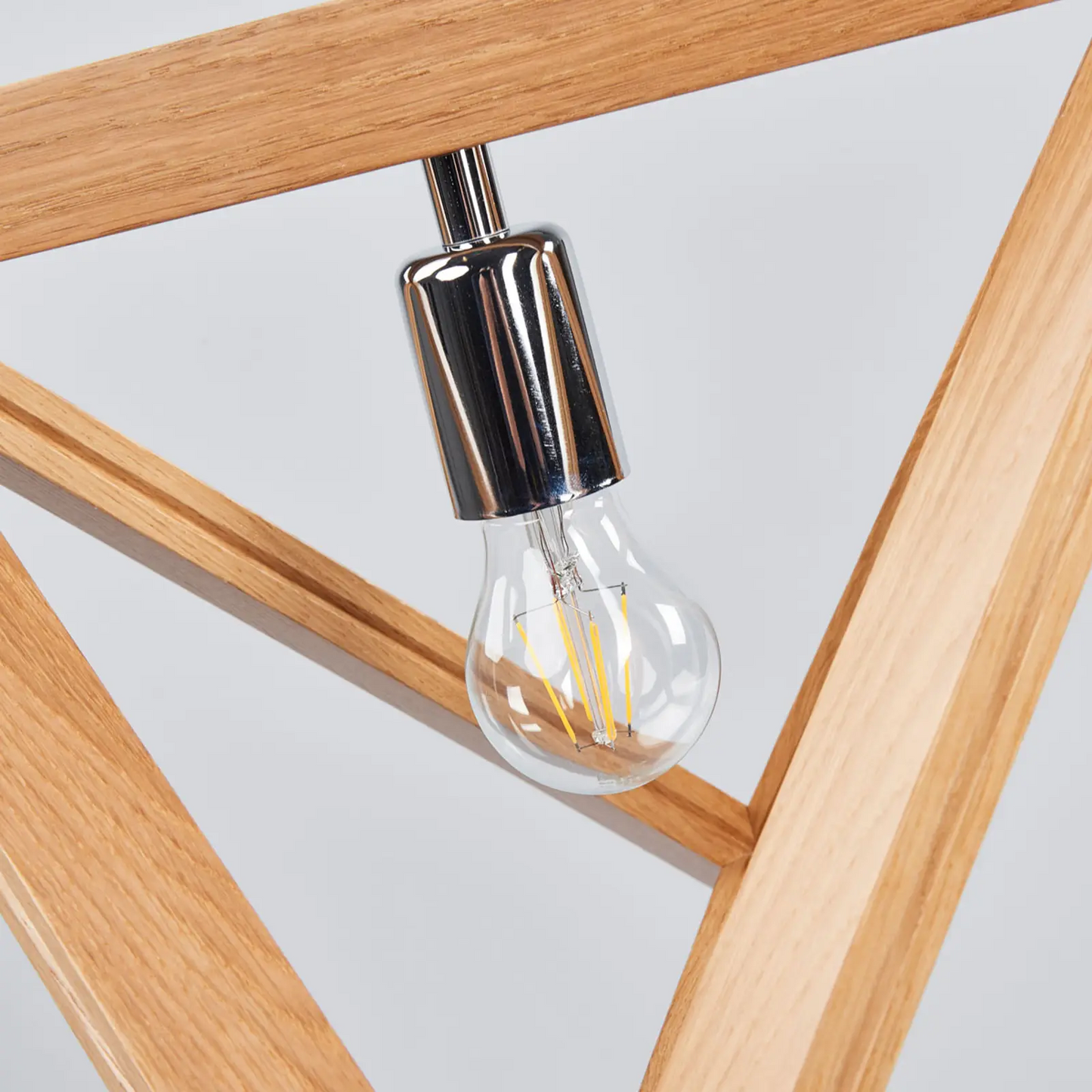 Medinis pakabinamas šviestuvas Trigonon