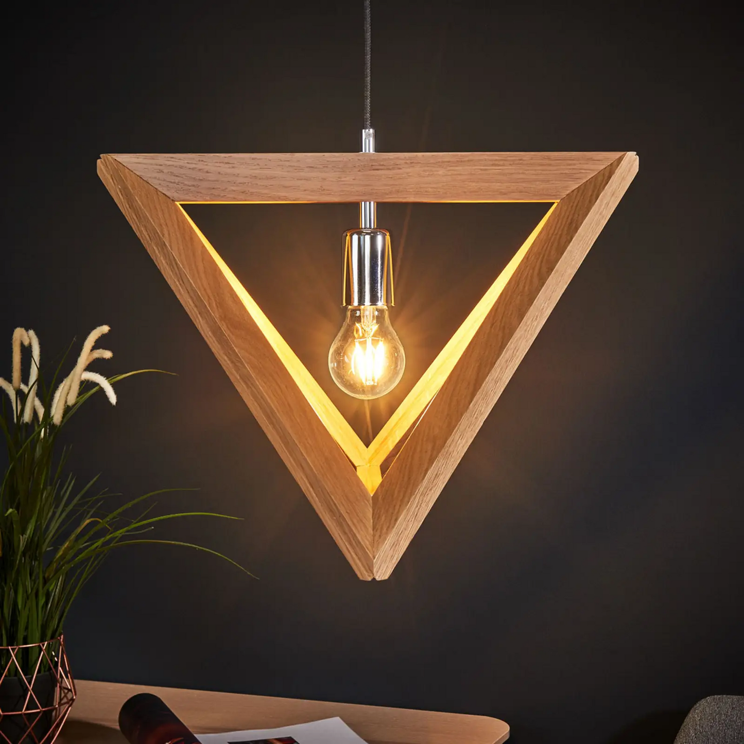 Medinis pakabinamas šviestuvas Trigonon