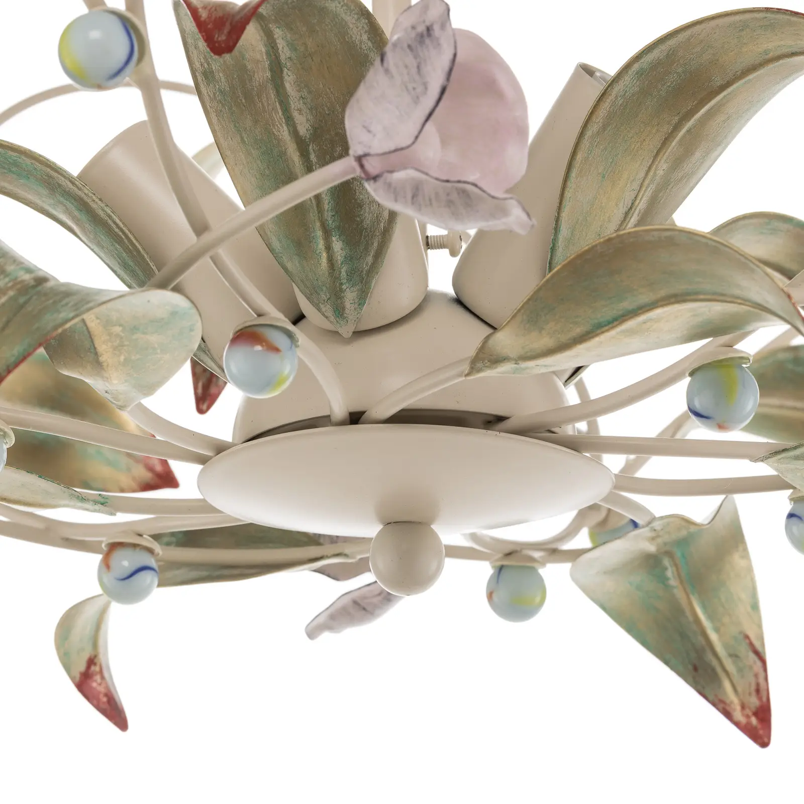 Rožinis lubų šviestuvas kaip liustra, penki šviestuvai