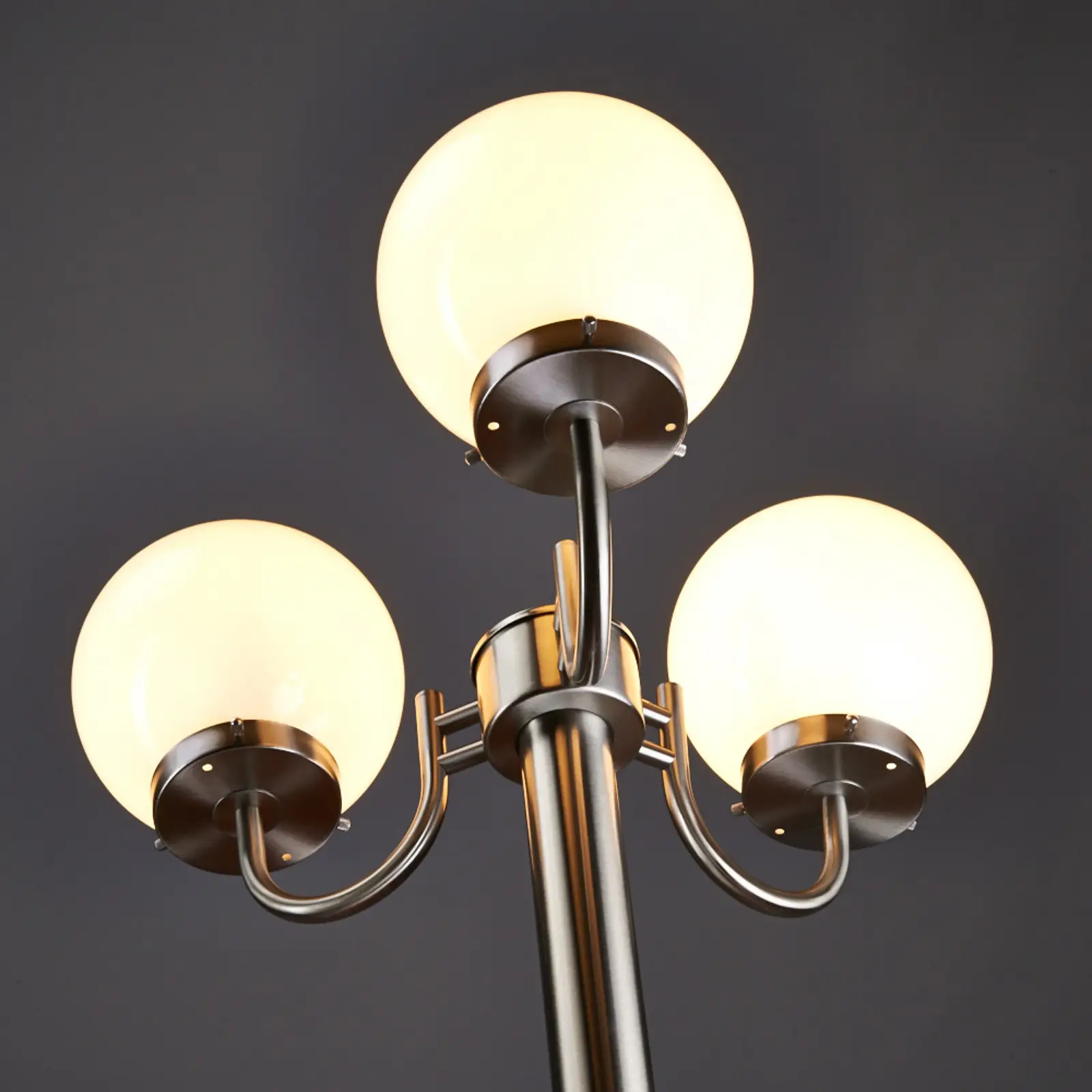 Kandeliabra Samuel su 3 stikliniais rutuliais