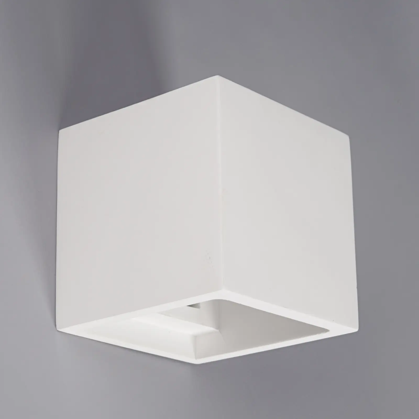 Kubo formos Marita LED sieninis šviestuvas iš gipso