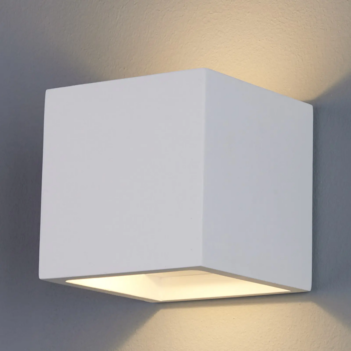 Kubo formos Marita LED sieninis šviestuvas iš gipso