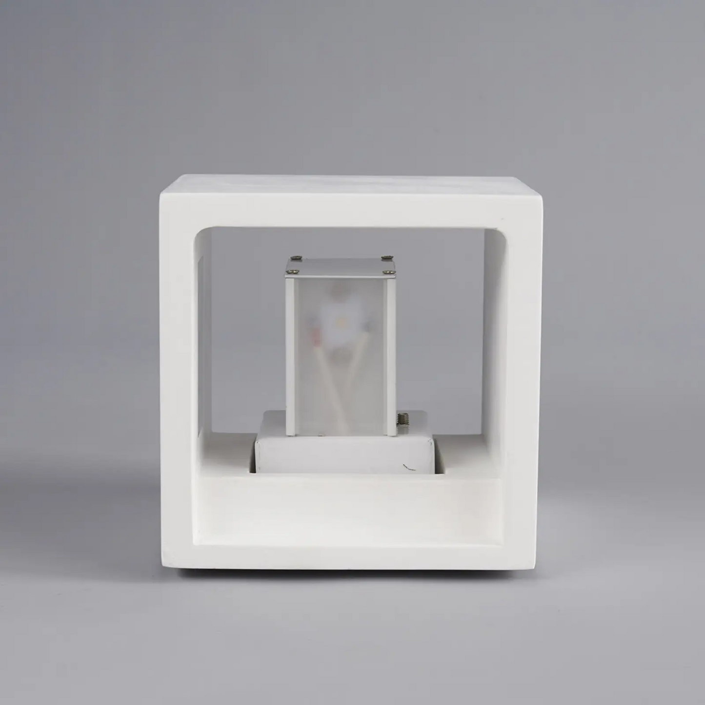 Kubo formos Marita LED sieninis šviestuvas iš gipso