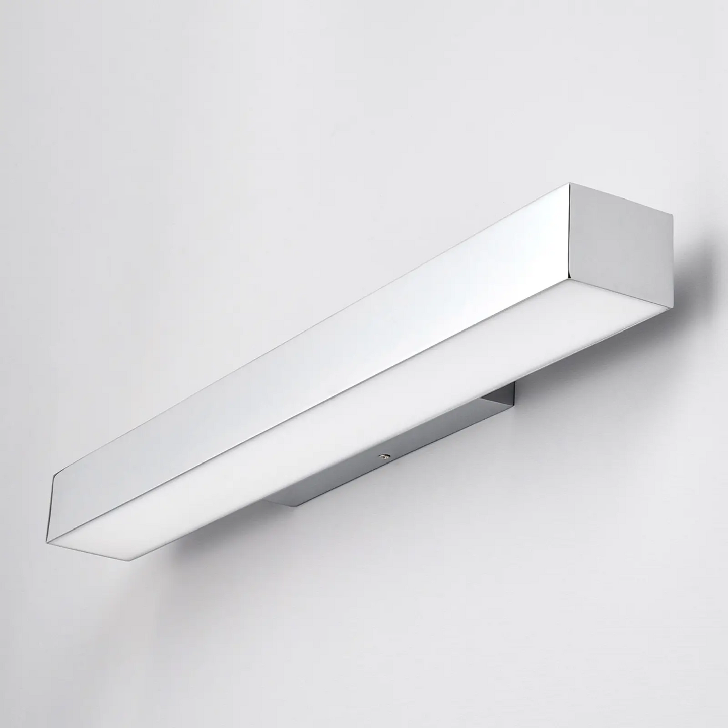 Kiana - sieninis vonios šviestuvas su LED chromu