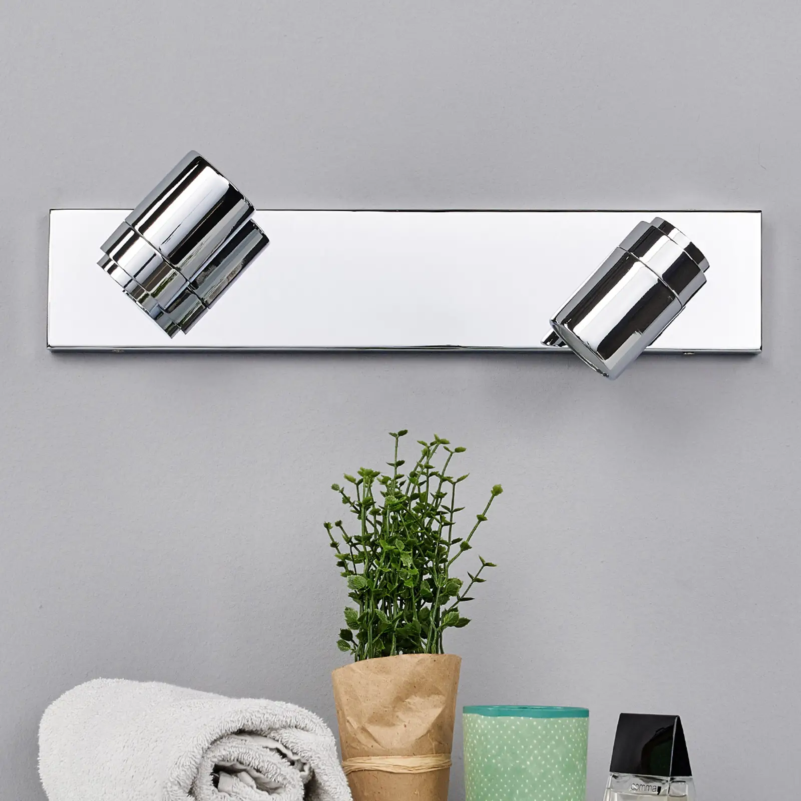 2 fl. Dejan vonios sieninis šviestuvas chromo