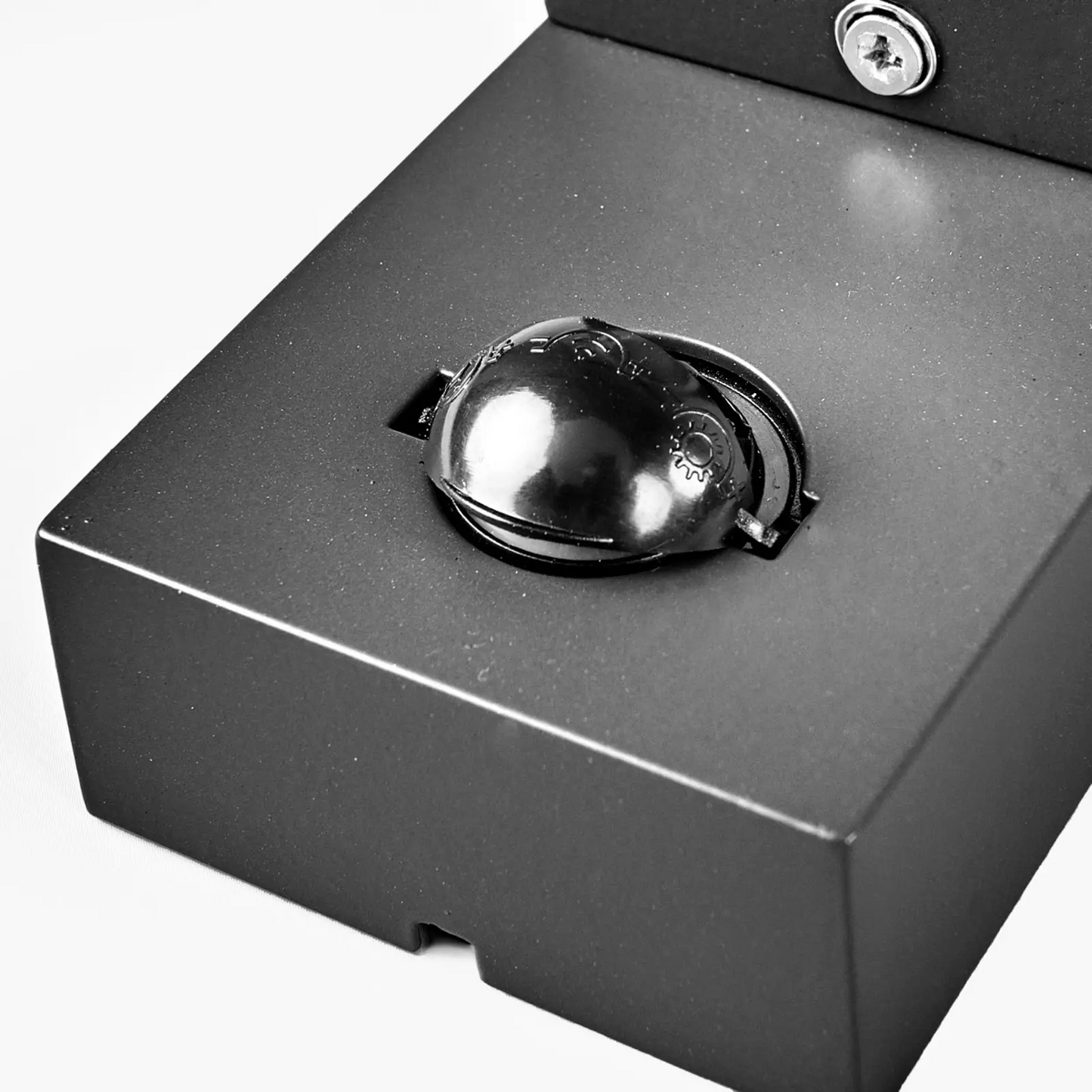 Palina - lauko sieninis šviestuvas su jutikliu