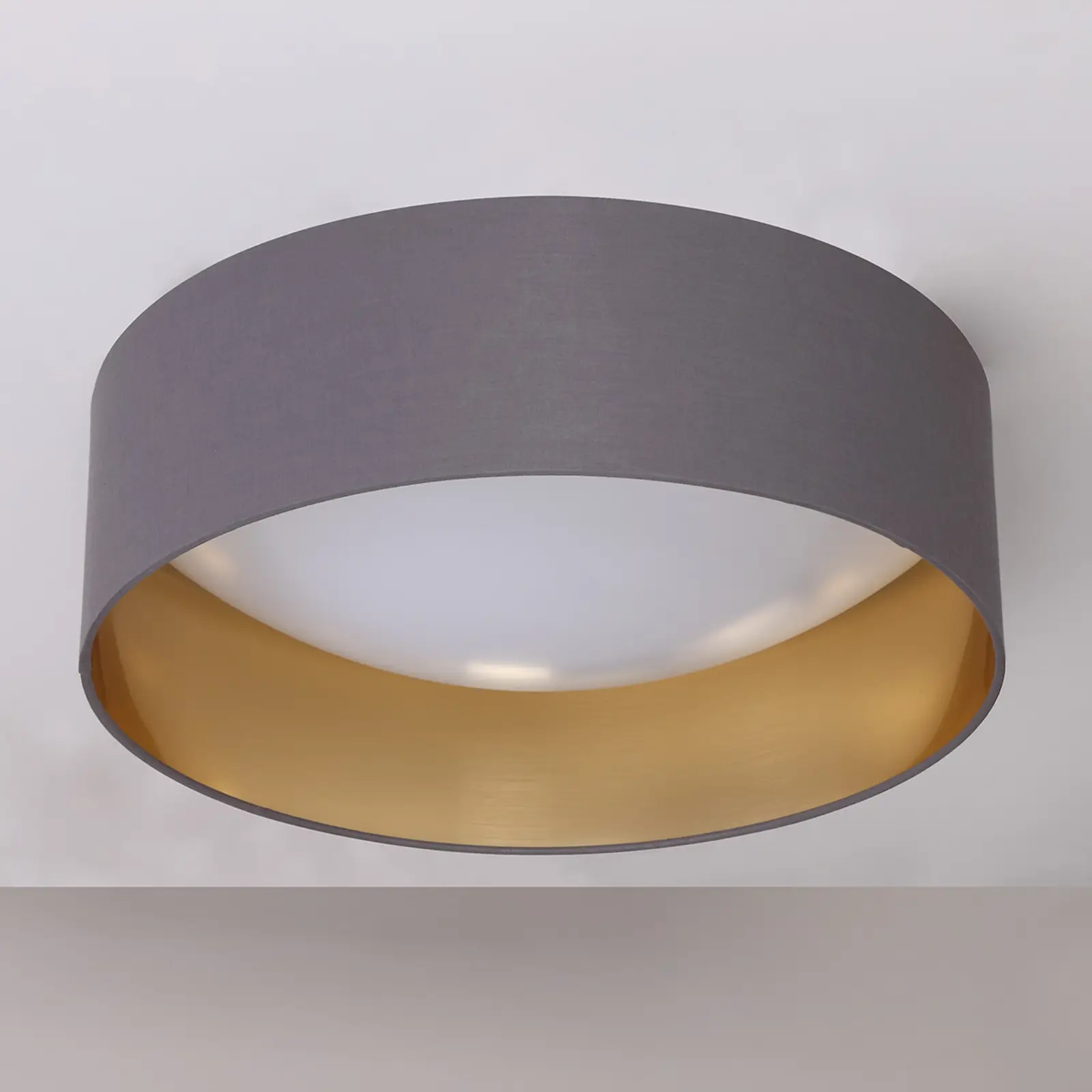 Tekstilinis lubinis šviestuvas Coleen pilkos spalvos, viduje auksinis