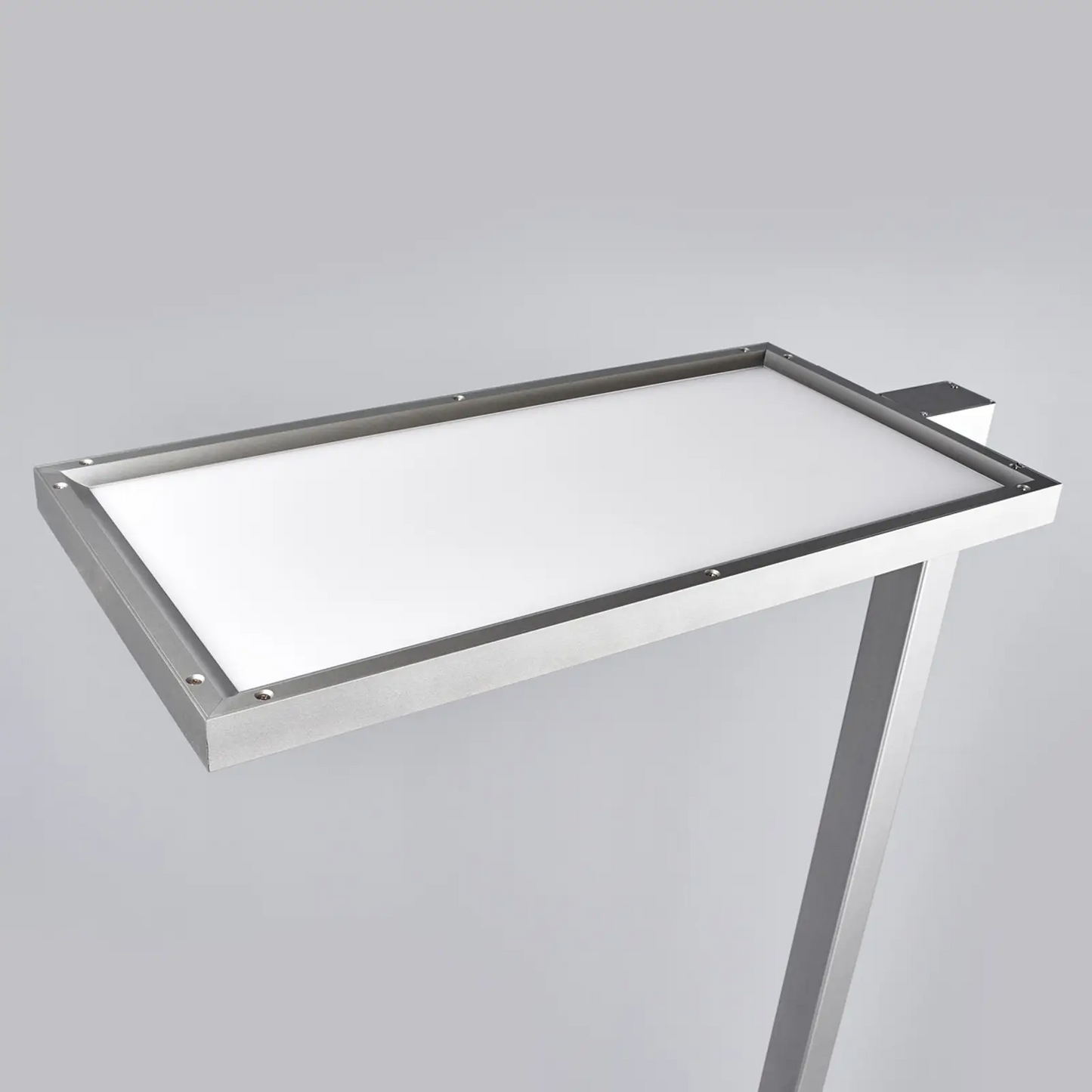 Sidabrinės spalvos biuro LED toršeras Dorean