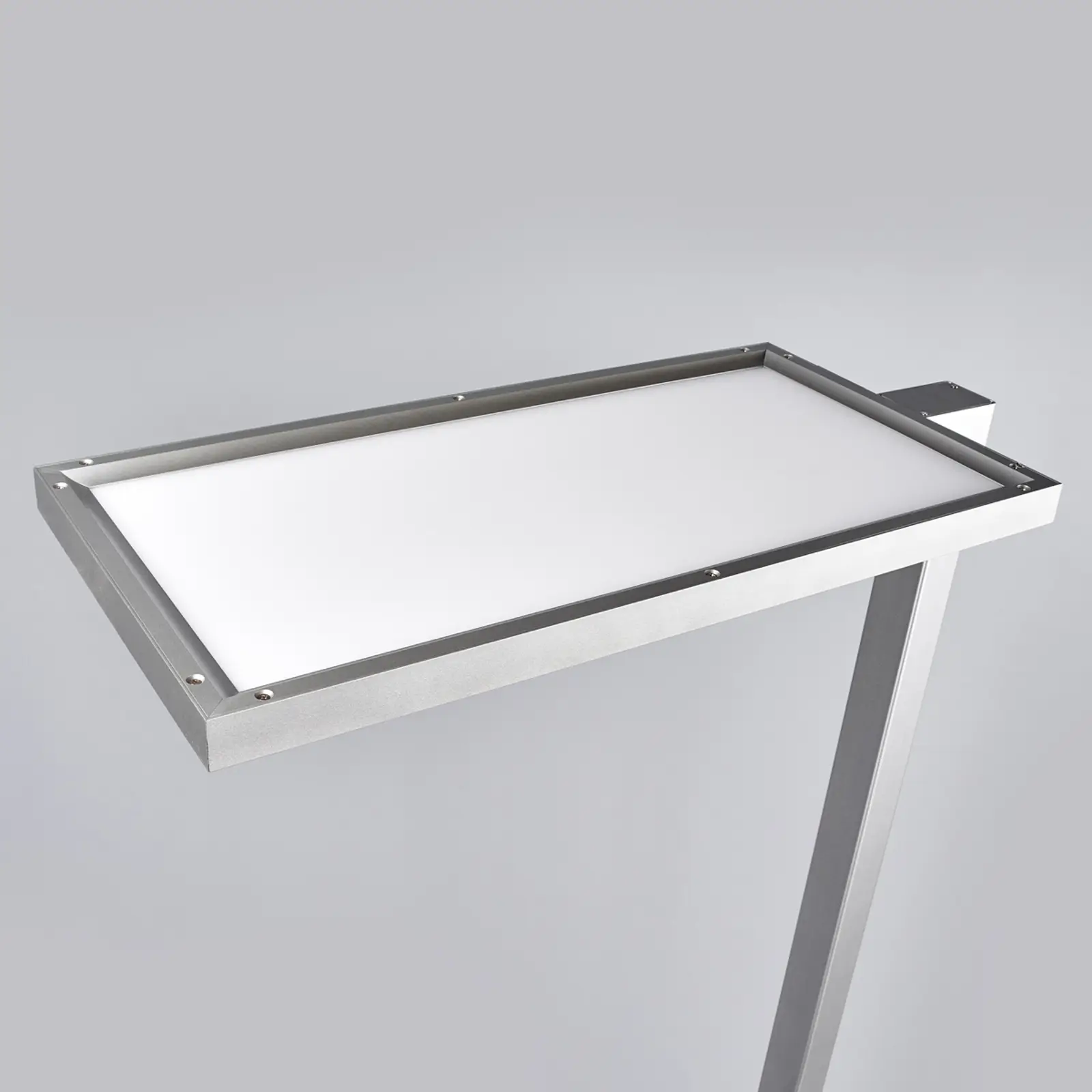 Sidabrinės spalvos biuro LED toršeras Dorean