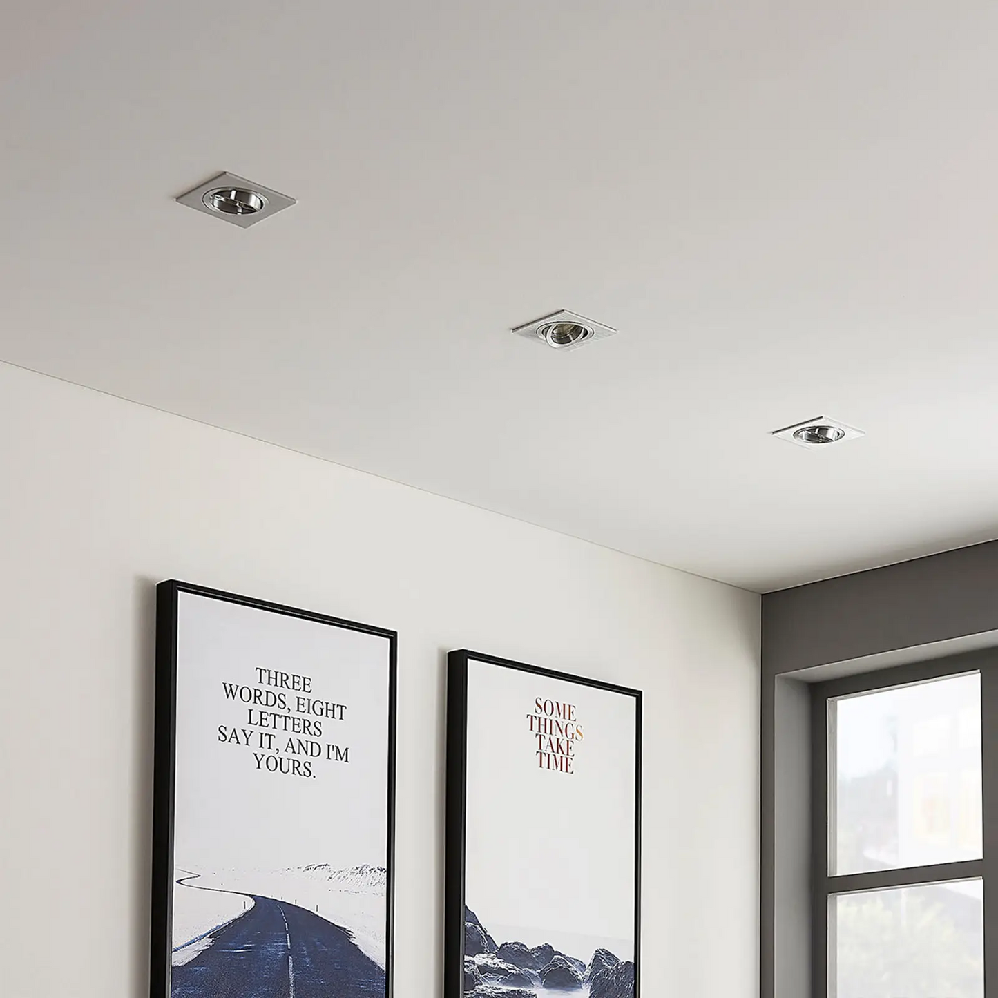 Reguliuojamas aukštos įtampos įleidžiamas šviestuvas Jannis