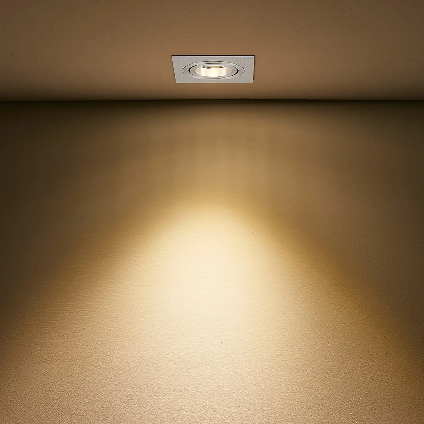 Reguliuojamas aukštos įtampos įleidžiamas šviestuvas Jannis