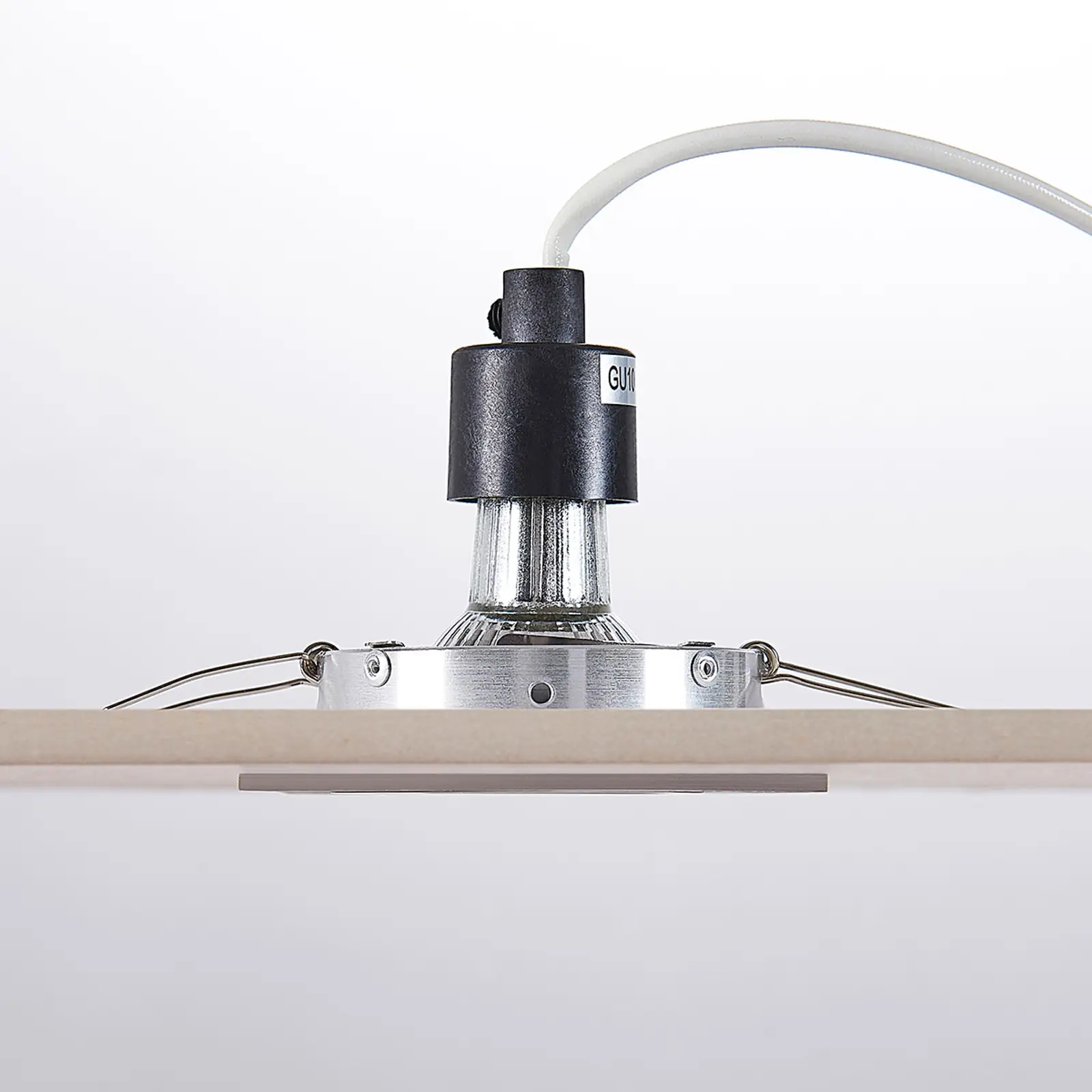 Reguliuojamas aukštos įtampos įleidžiamas šviestuvas Jannis