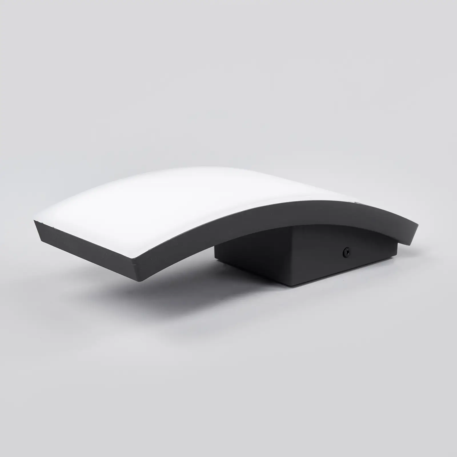 Lenktas Siara LED lauko sieninis šviestuvas, tamsiai pilka