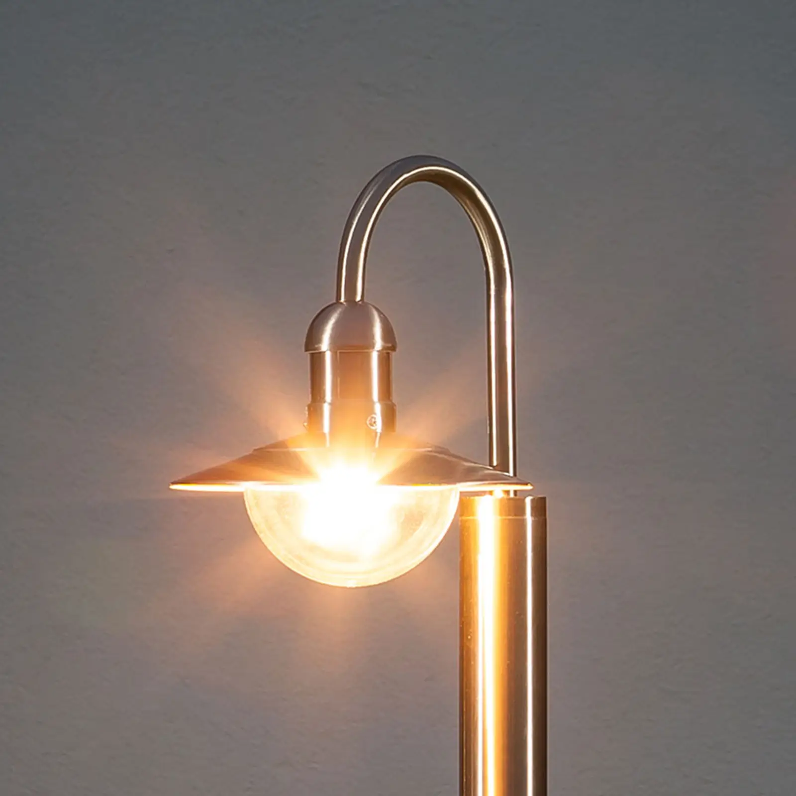 Lenktas nerūdijančio plieno kelio šviestuvas Damion