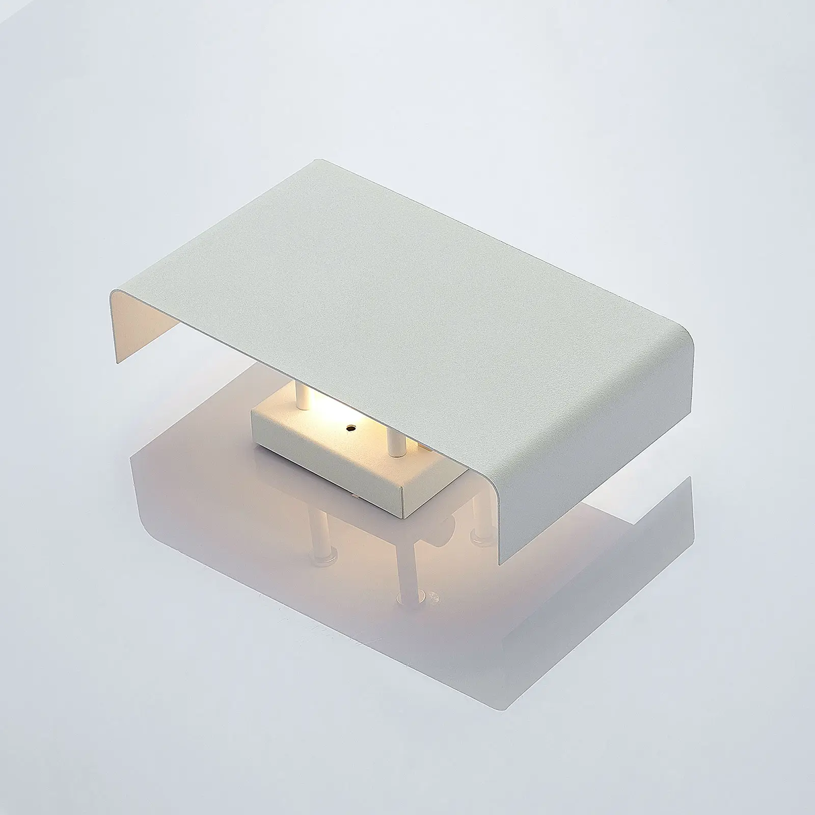 Lindby Dilip sieninis šviestuvas iš plieno, baltas