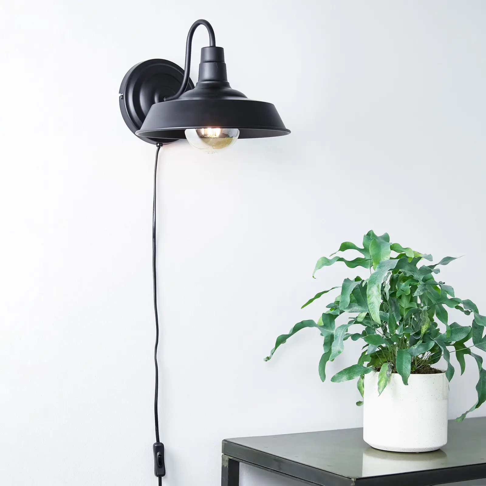 Sieninis šviestuvas GRIMSBY juodas 107907