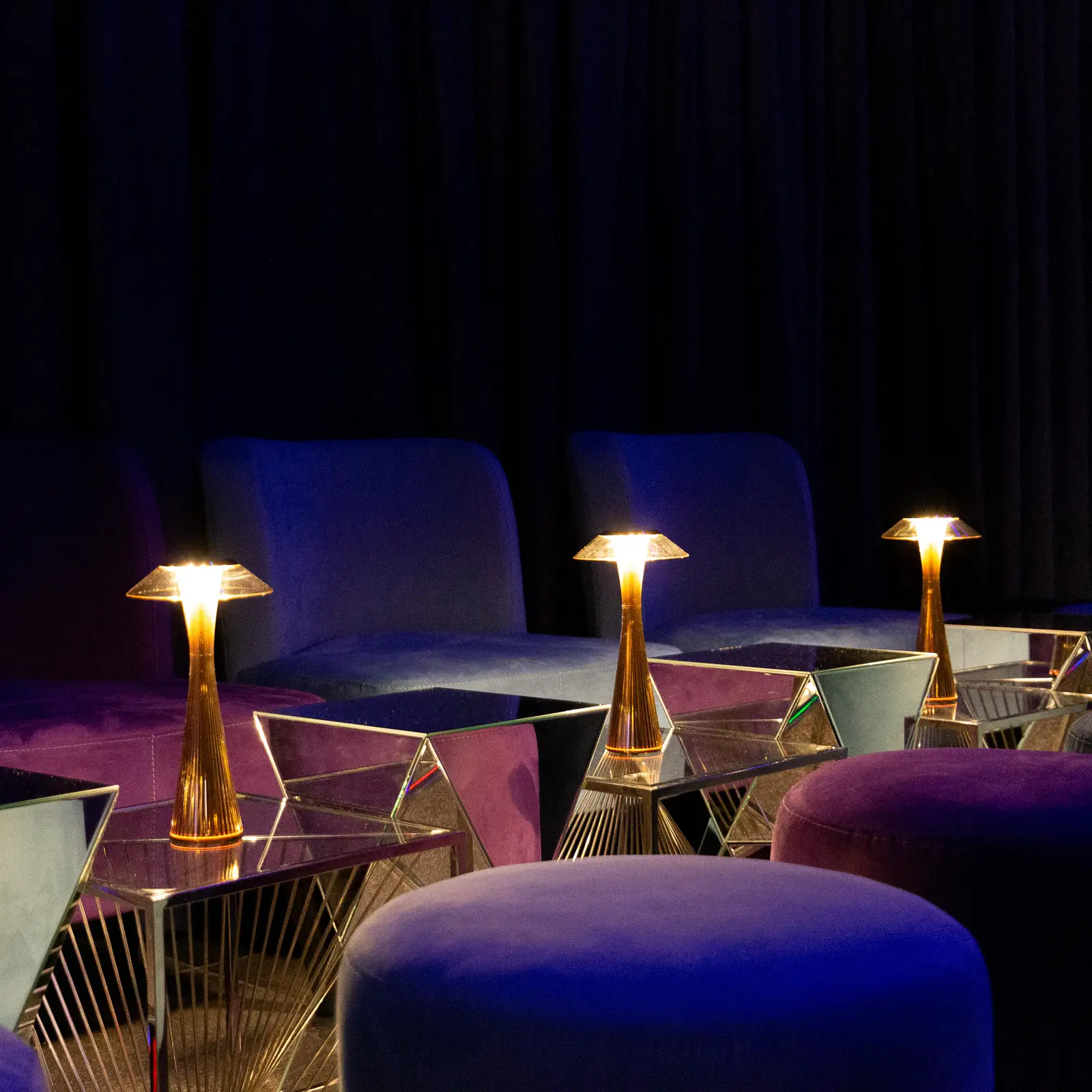 Kartell Space - LED dizainerio stalinis šviestuvas, titano