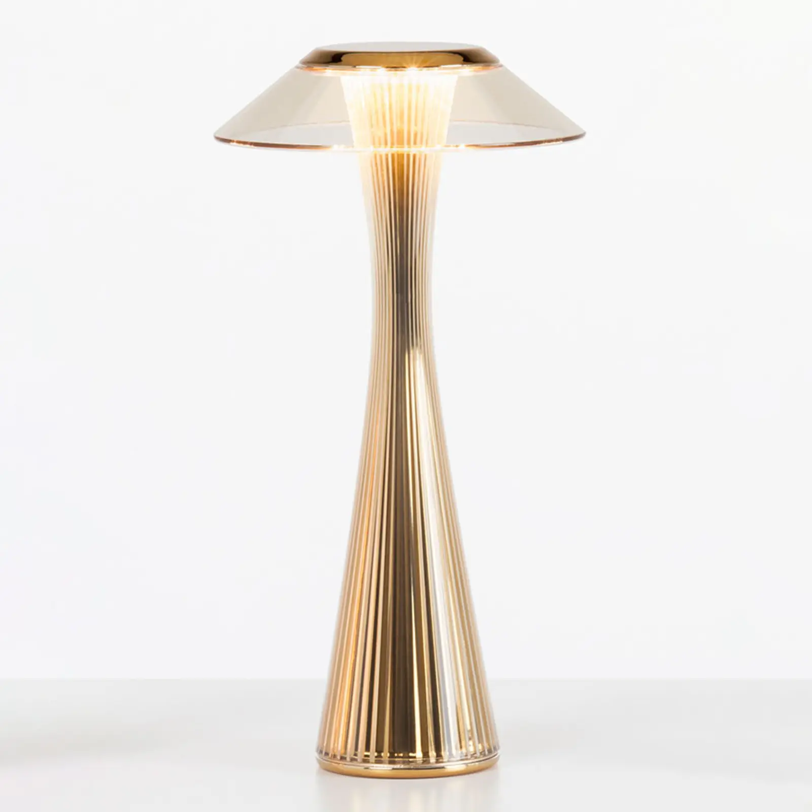 Kartell Space - LED dizainerio stalinis šviestuvas, titano