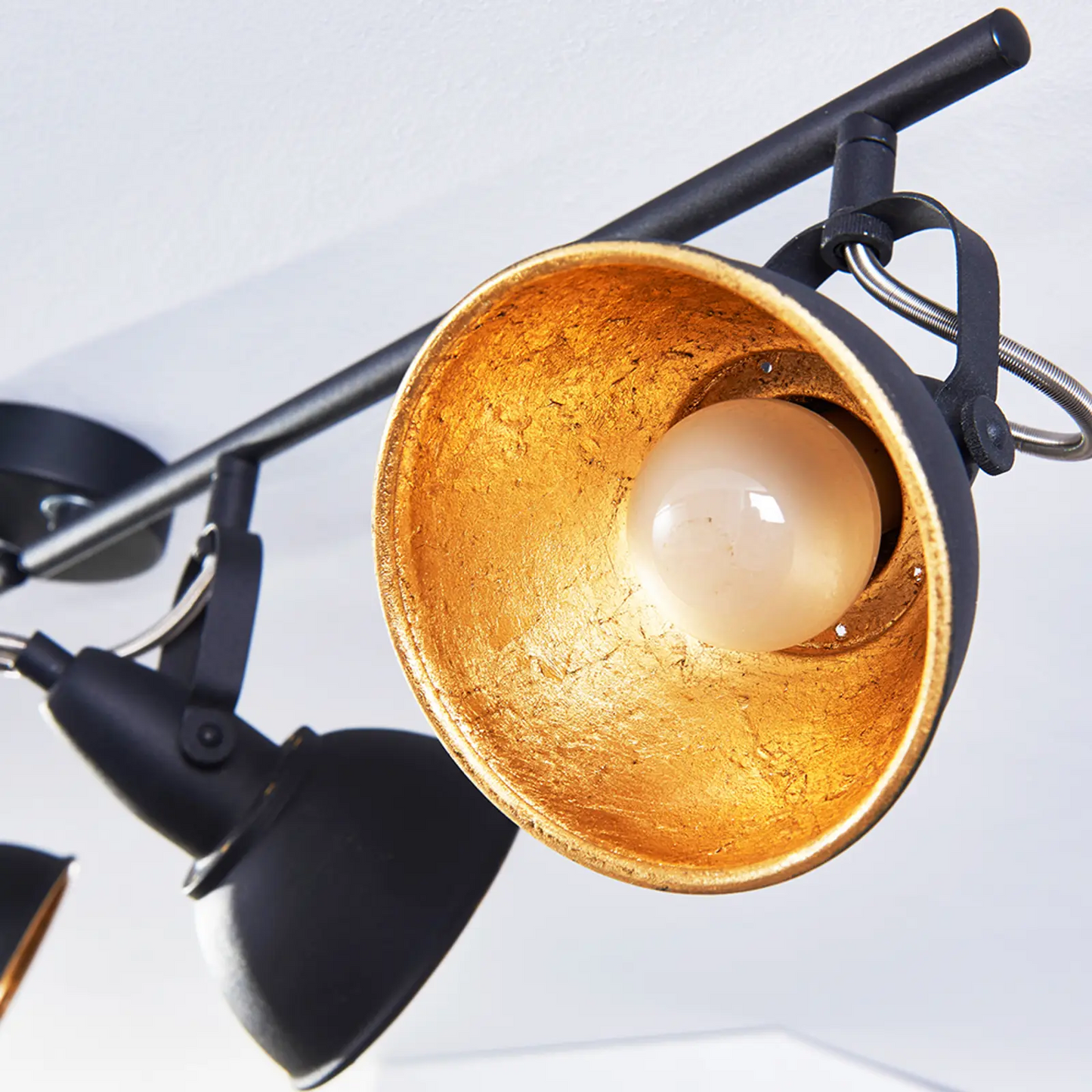 Julin lubinis šviestuvas, 4 lempučių, juodos ir auksinės spalvos