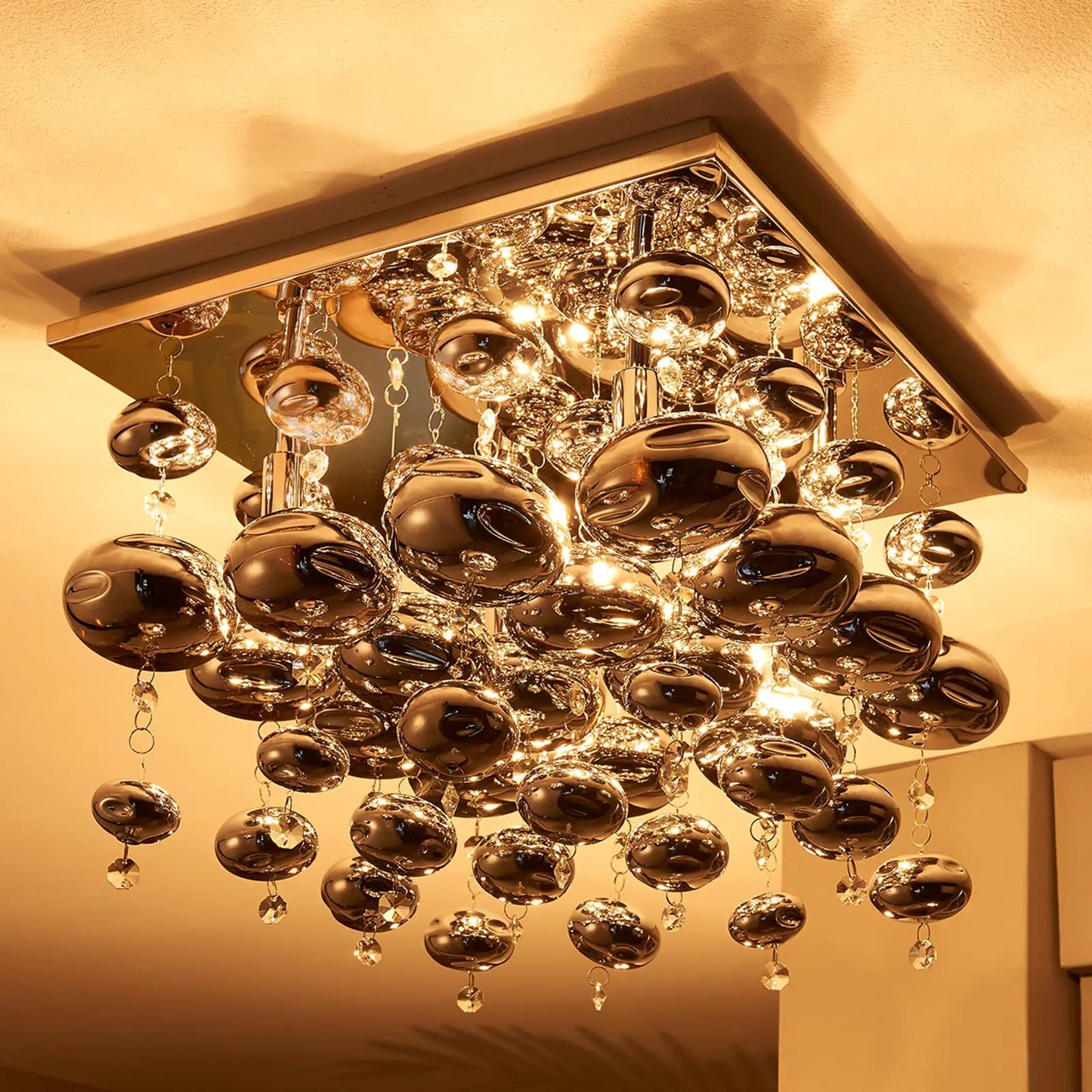 Esfera lubinis šviestuvas su stiklinėmis sferomis