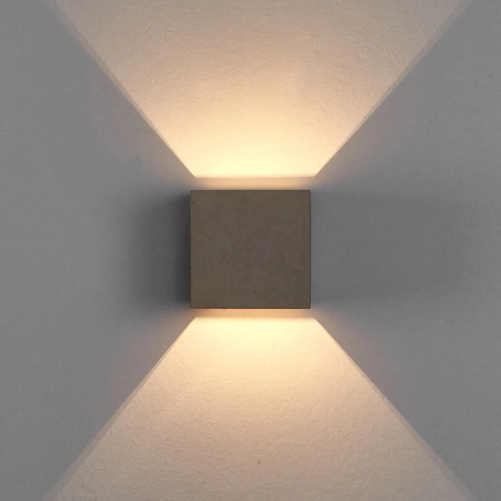 Lindby Jayden kvadrato formos sieninis šviestuvas