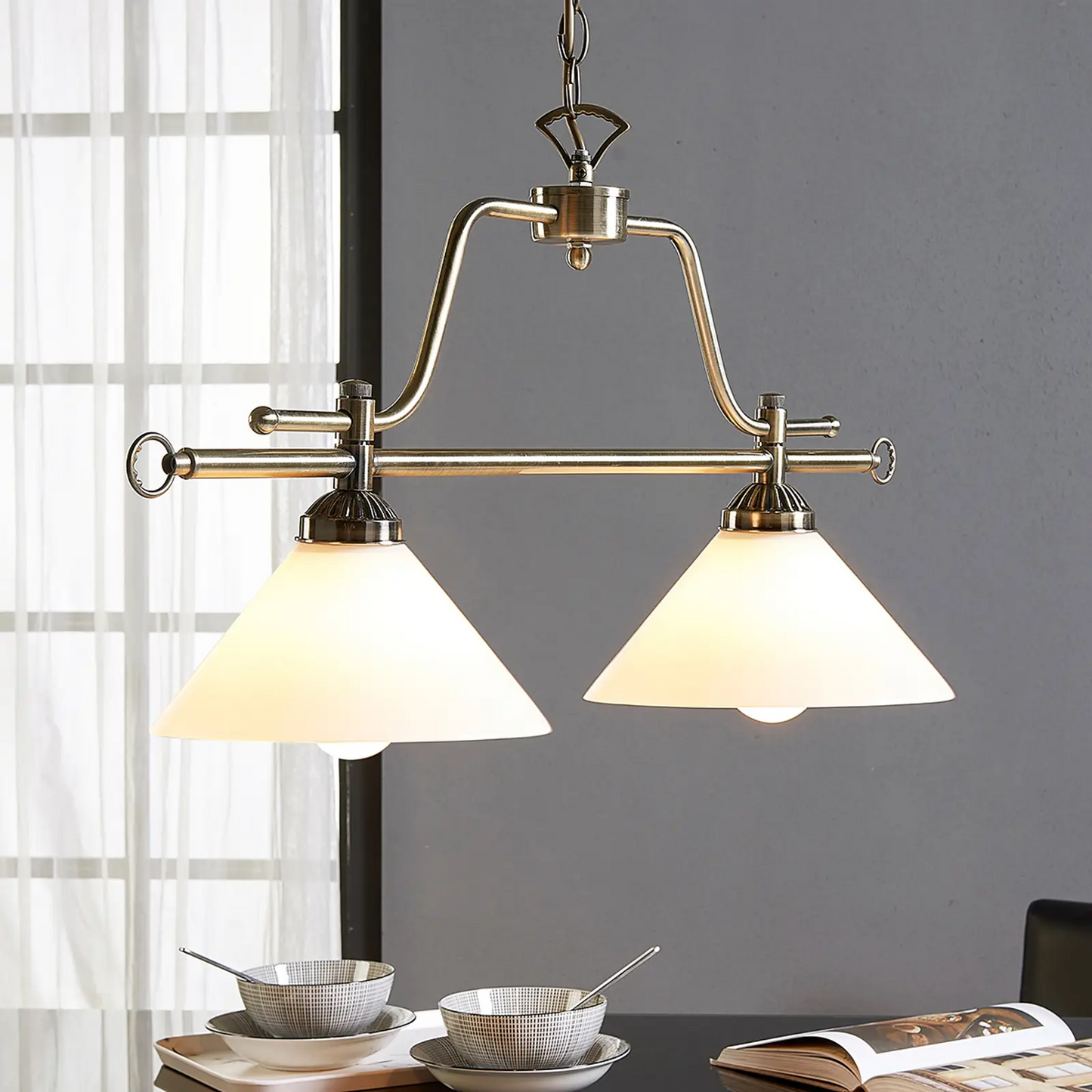 Stiklinis pakabinamas šviestuvas Otis, 2 lemputės