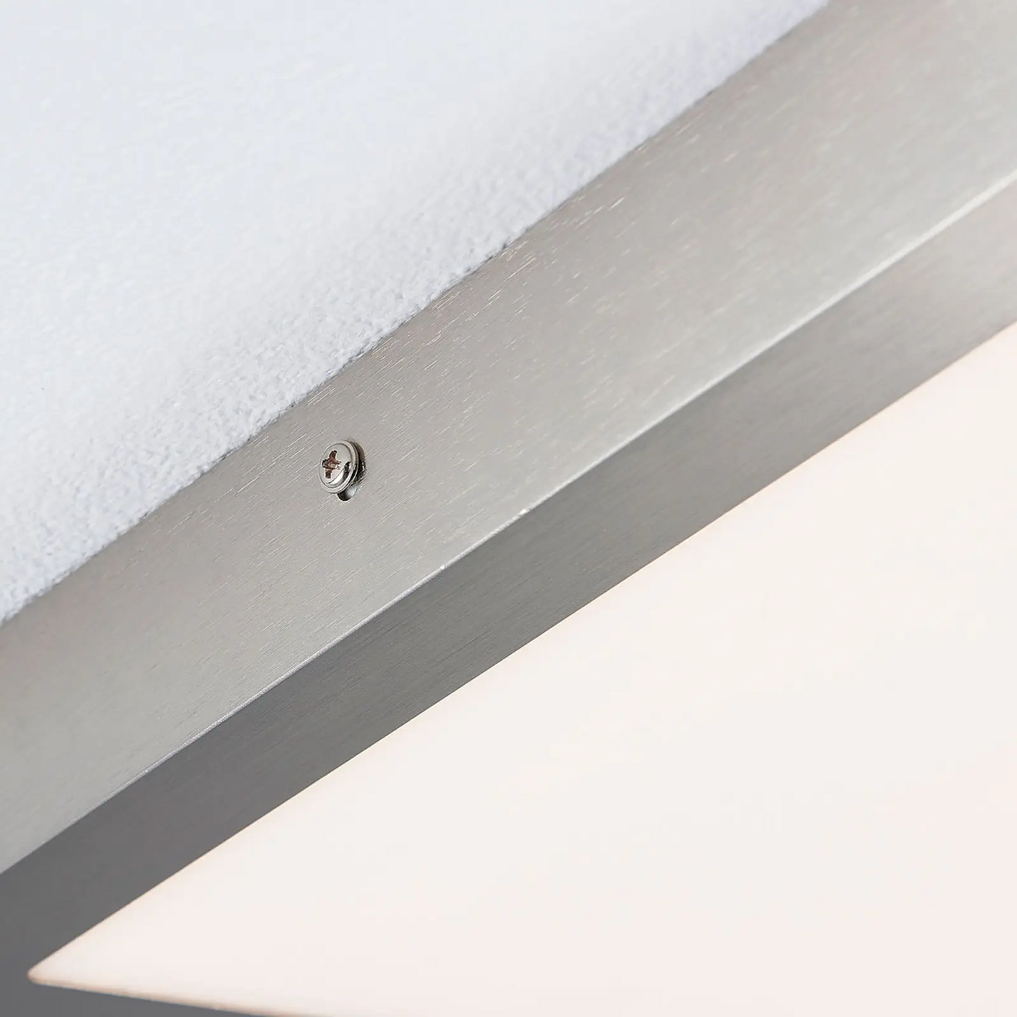 Elice - lubinis šviestuvas su ryškiais šviesos diodais