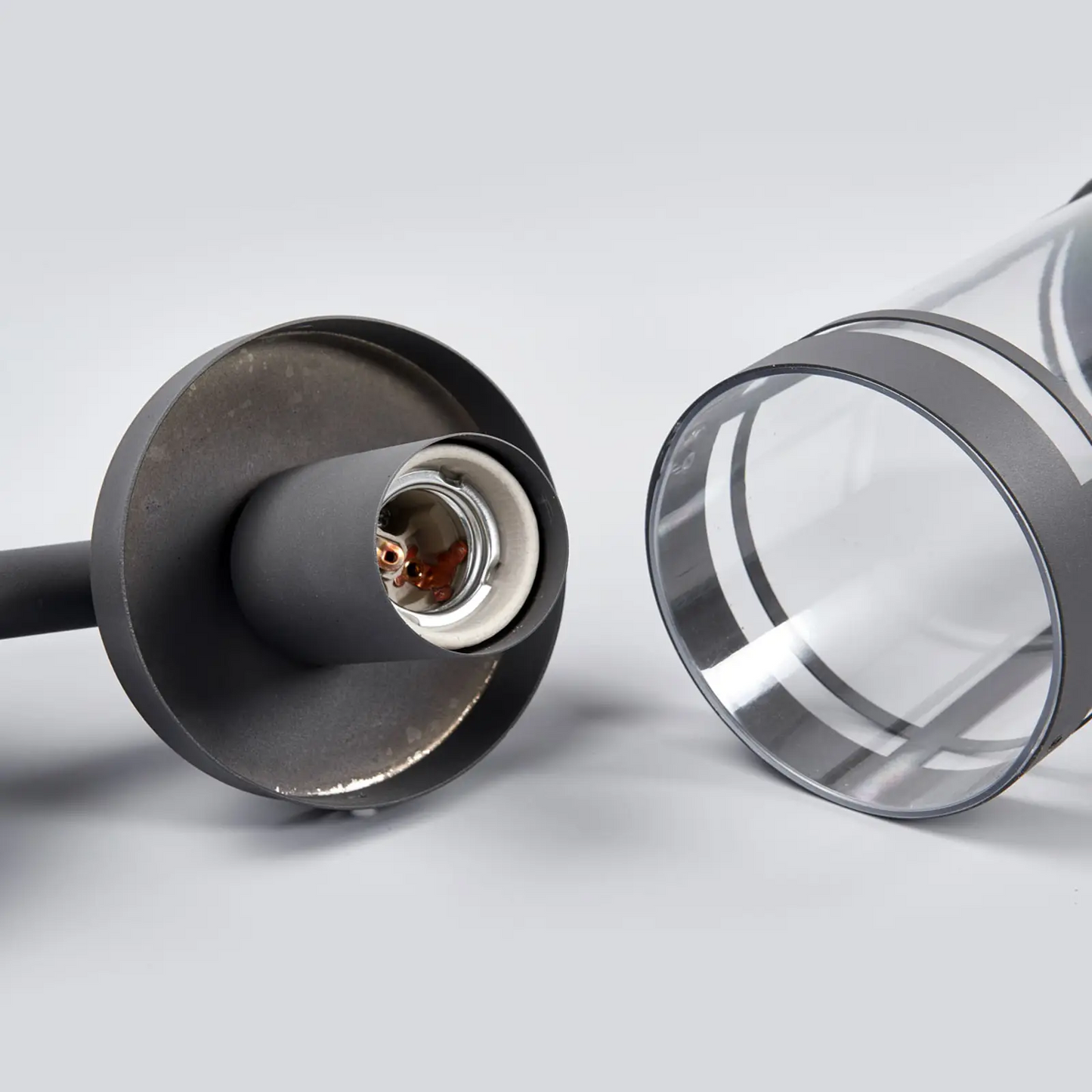 Tamsiai pilkos spalvos sieninis lauko šviestuvas Djori