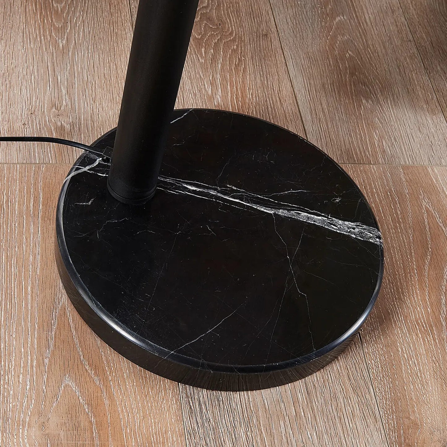 Penkių lempučių Lira toršeras juodos ir auksinės spalvos