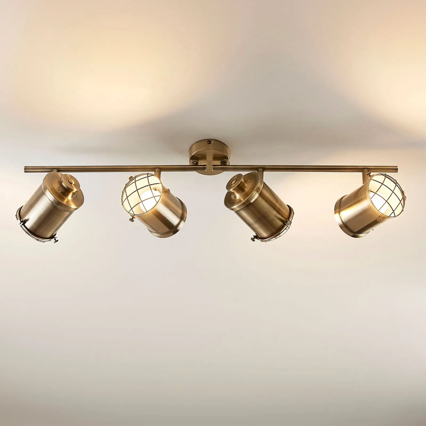 4 lempučių Ebbi LED lubinis šviestuvas, easydim