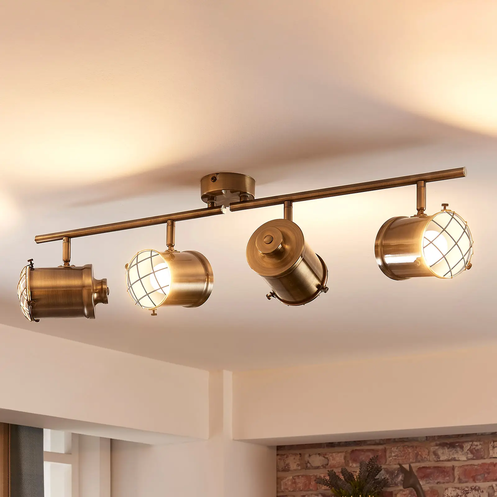 4 lempučių Ebbi LED lubinis šviestuvas, easydim