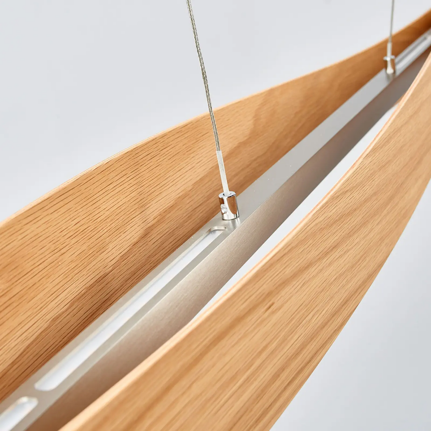 Lian LED pakabinamas šviestuvas iš natūralaus ąžuolo