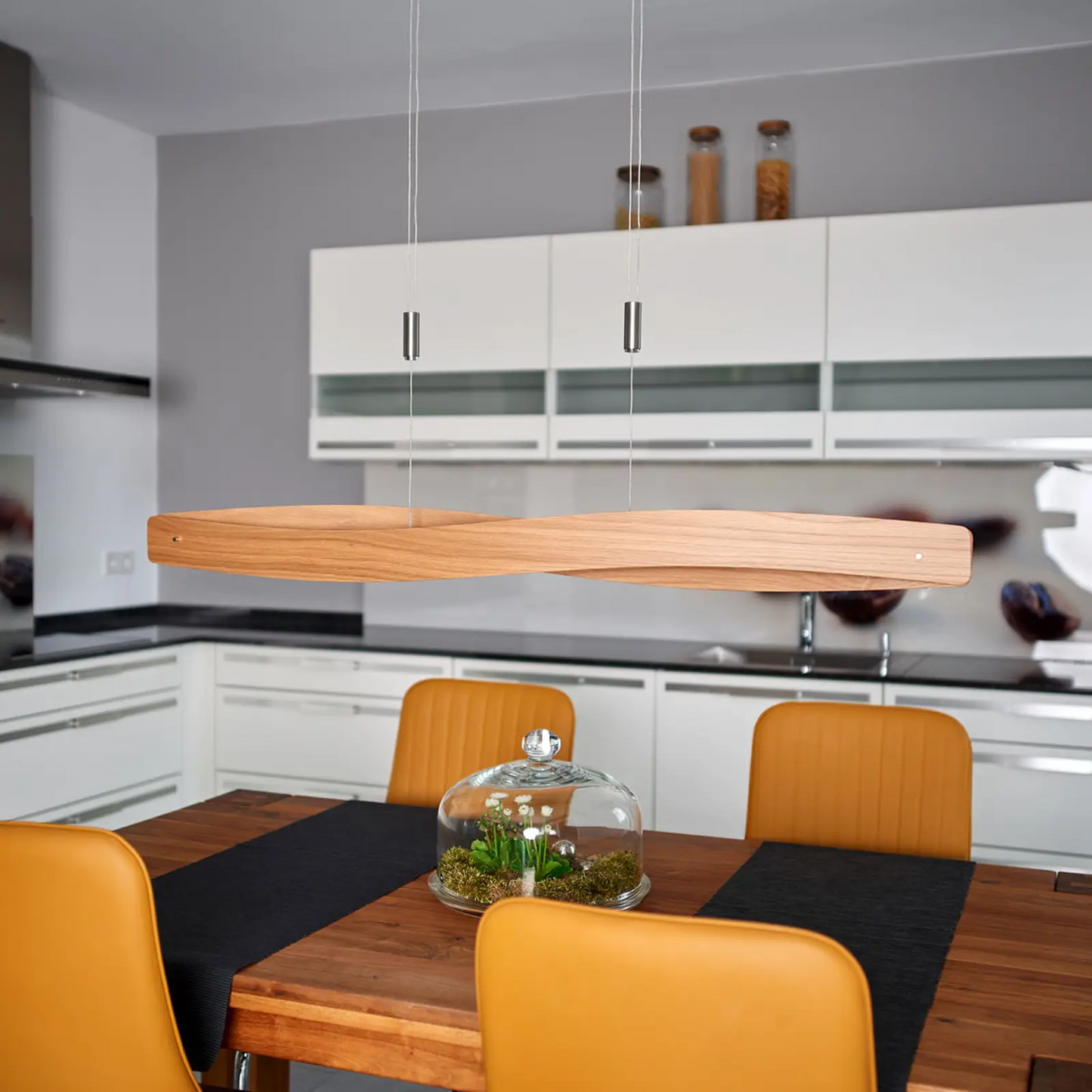 Lian LED pakabinamas šviestuvas iš natūralaus ąžuolo