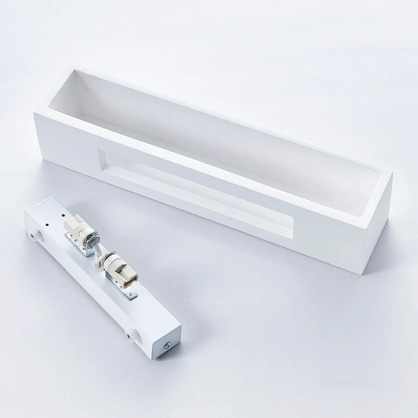 Lindby Santino sieninis šviestuvas balto tinko, 35 cm