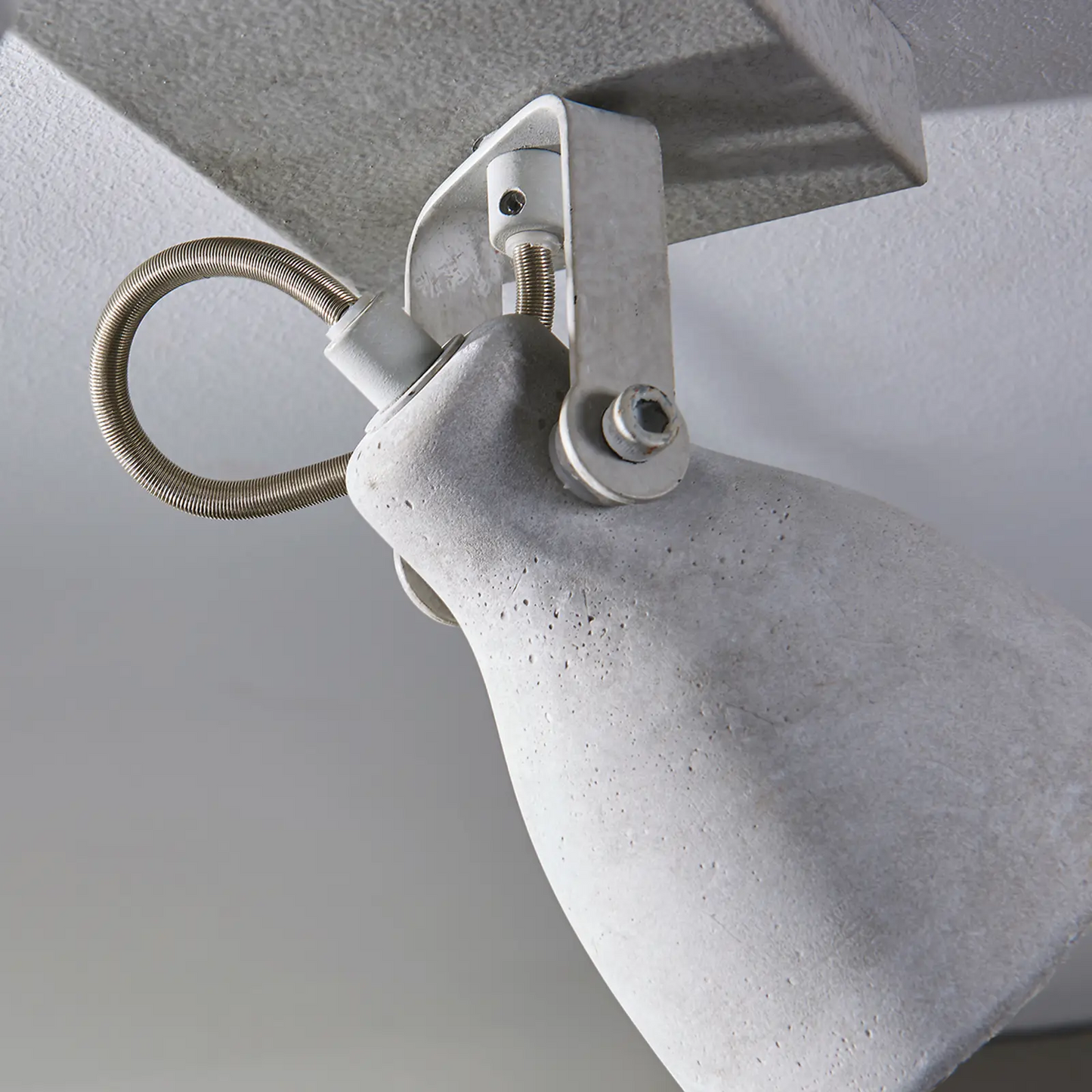 Dviejų lempučių LED prožektorius Kadiga pagamintas iš betono, GU10