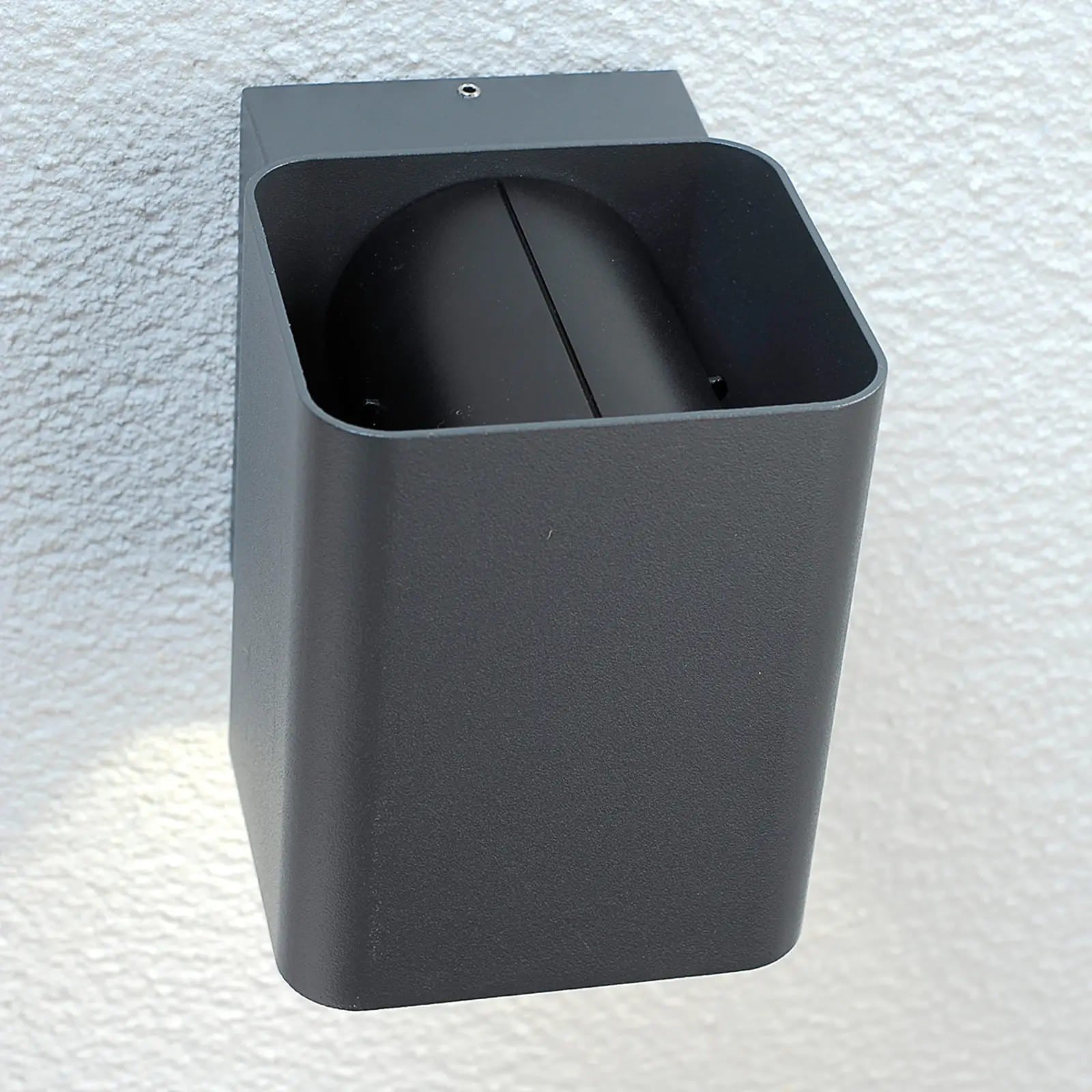 Nikolas LED lauko sieninis šviestuvas su dviguba sija