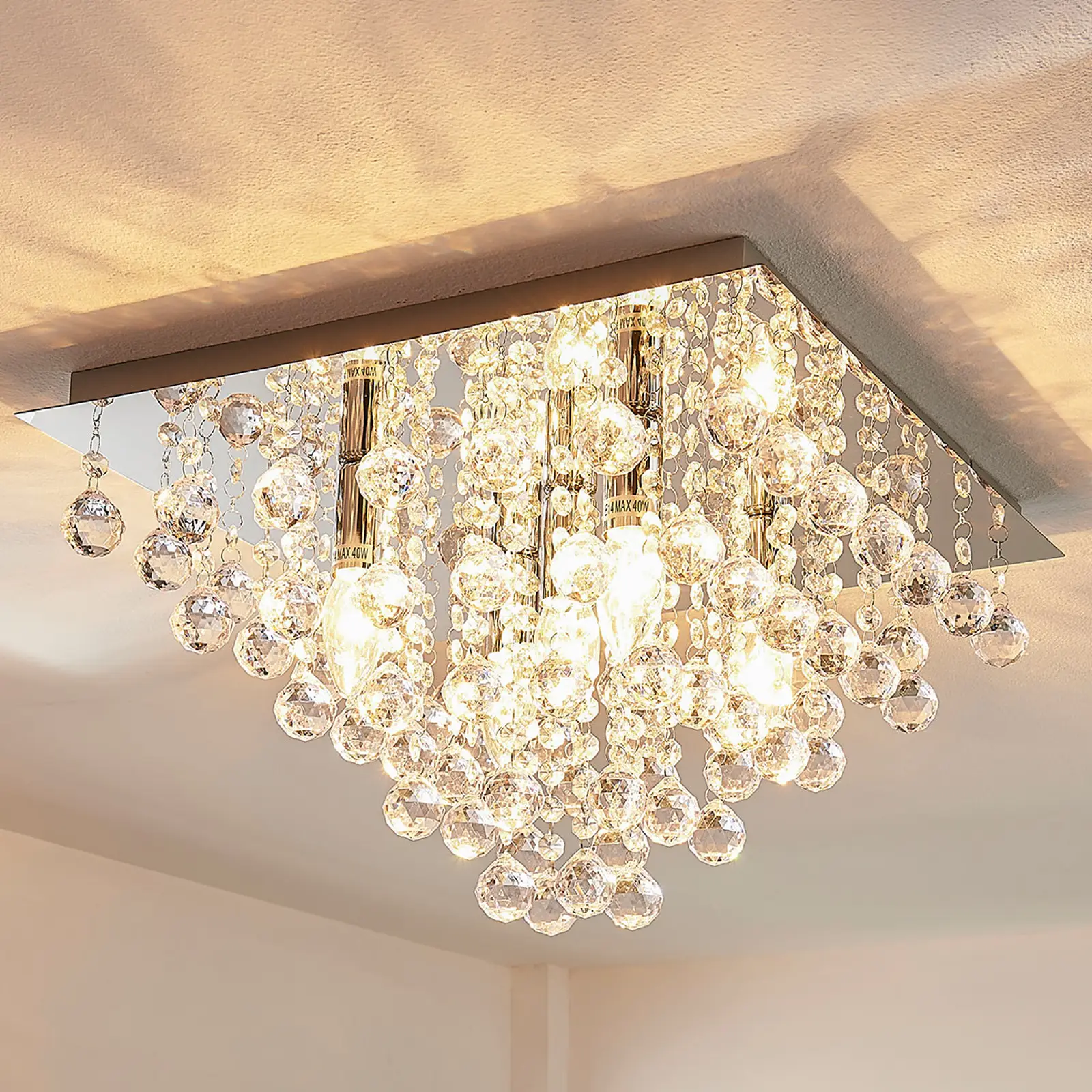 Annica - kvadratinis lubinis šviestuvas su akrilo pakabomis