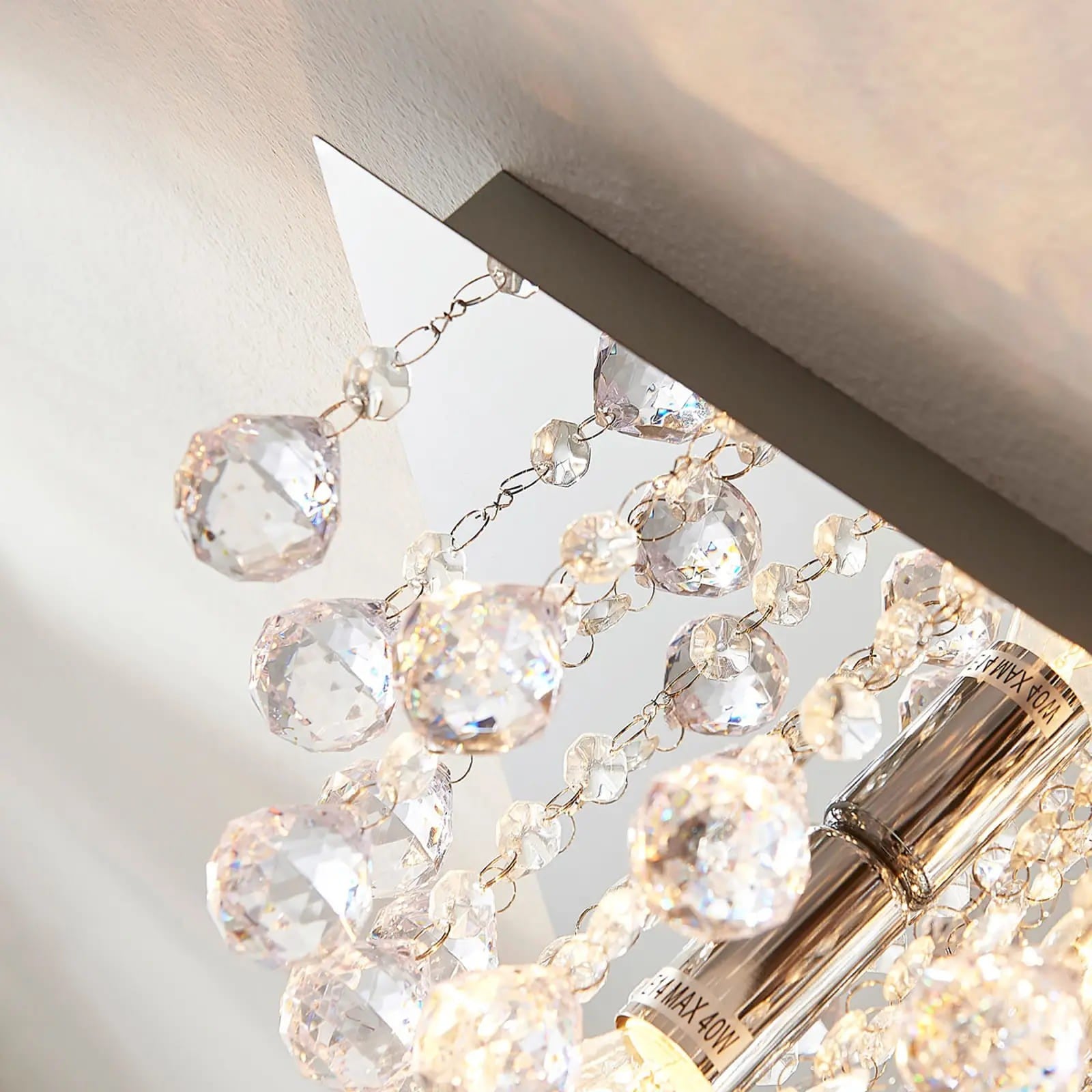 Annica - kvadratinis lubinis šviestuvas su akrilo pakabomis