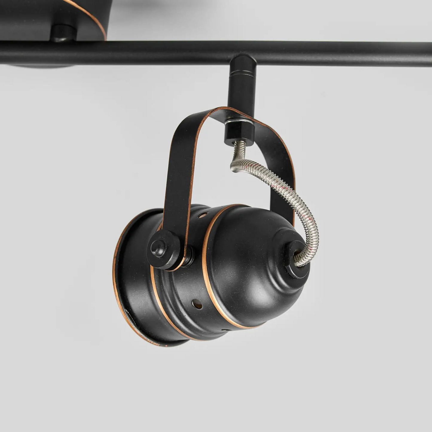 Keturių lempučių Leonor LED lubų šviestuvas, juodos ir auksinės spalvos