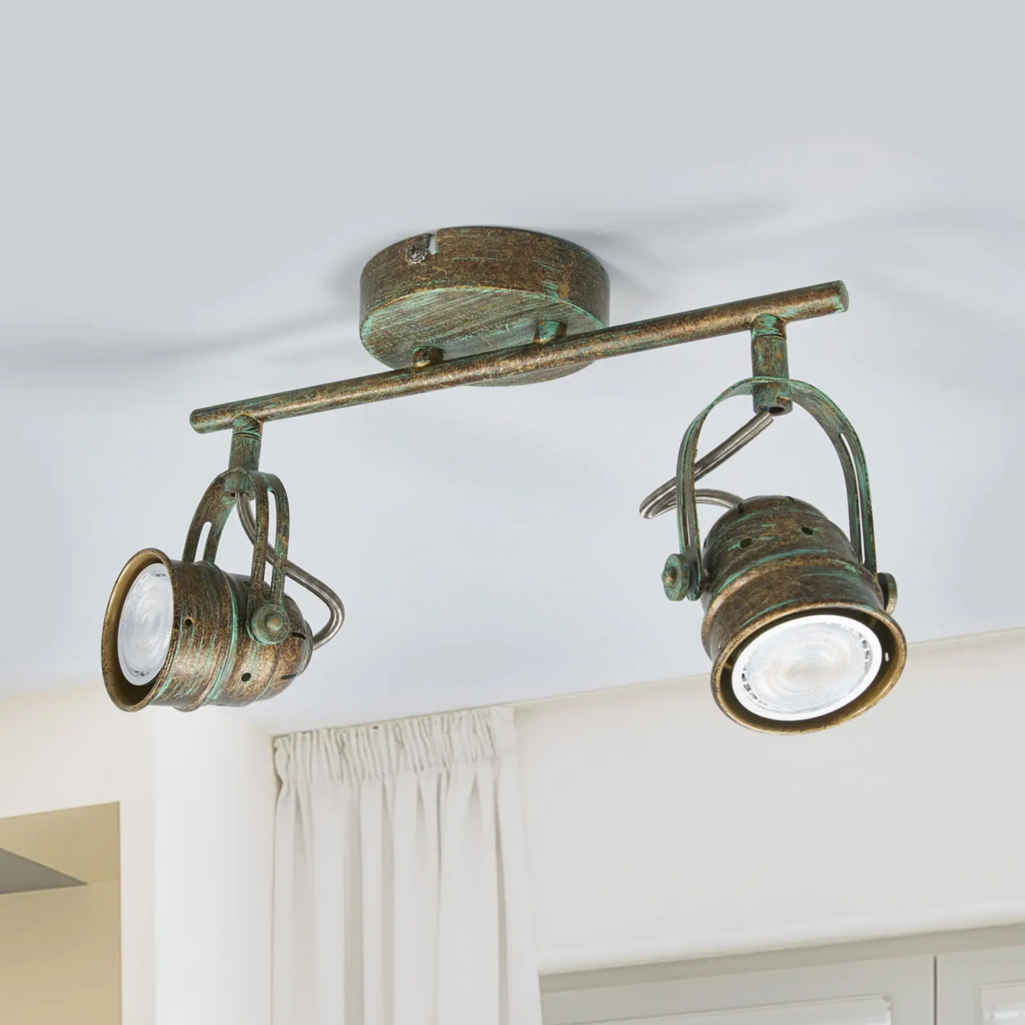 Senovinės išvaizdos dviejų lempučių LED prožektorius Leonor