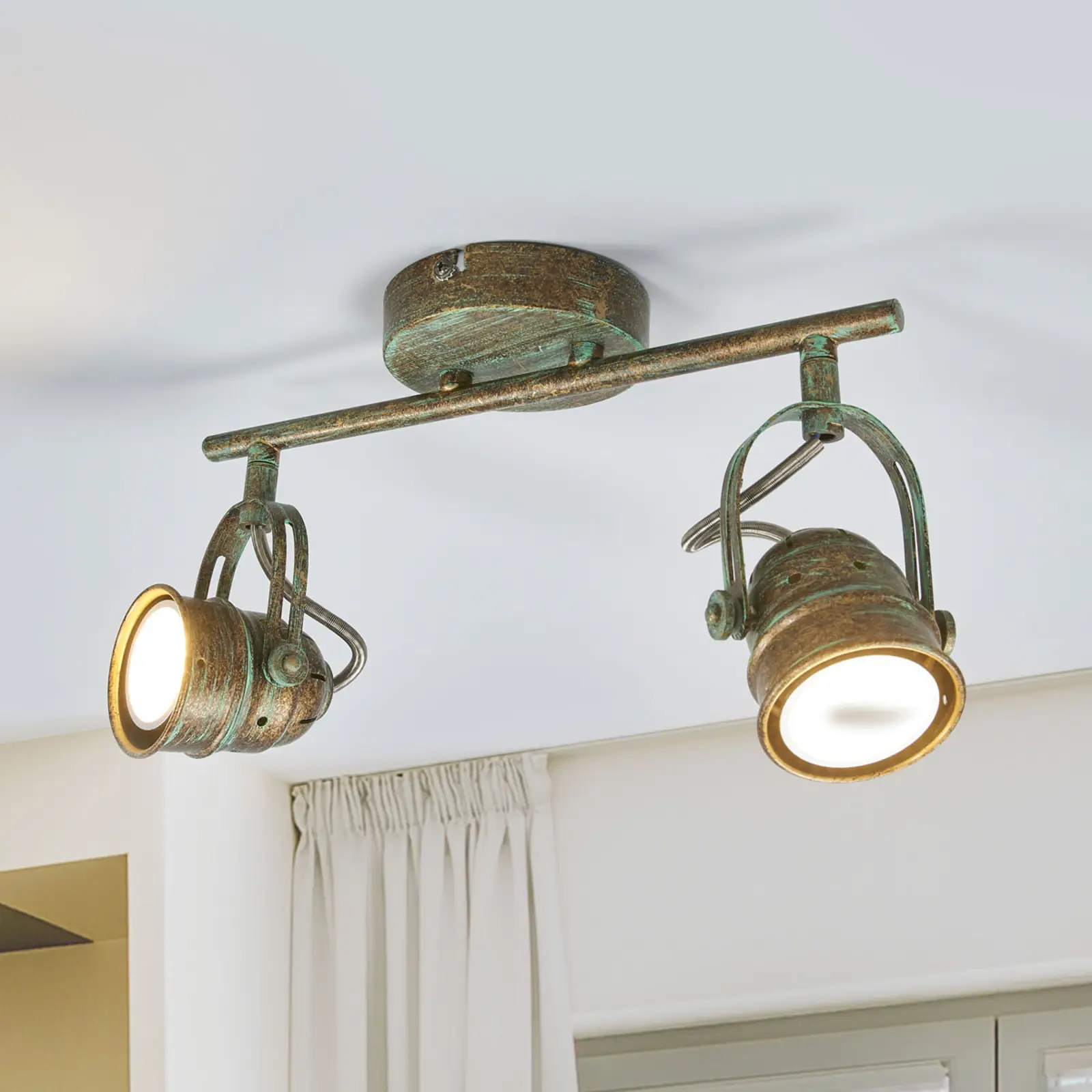 Senovinės išvaizdos dviejų lempučių LED prožektorius Leonor