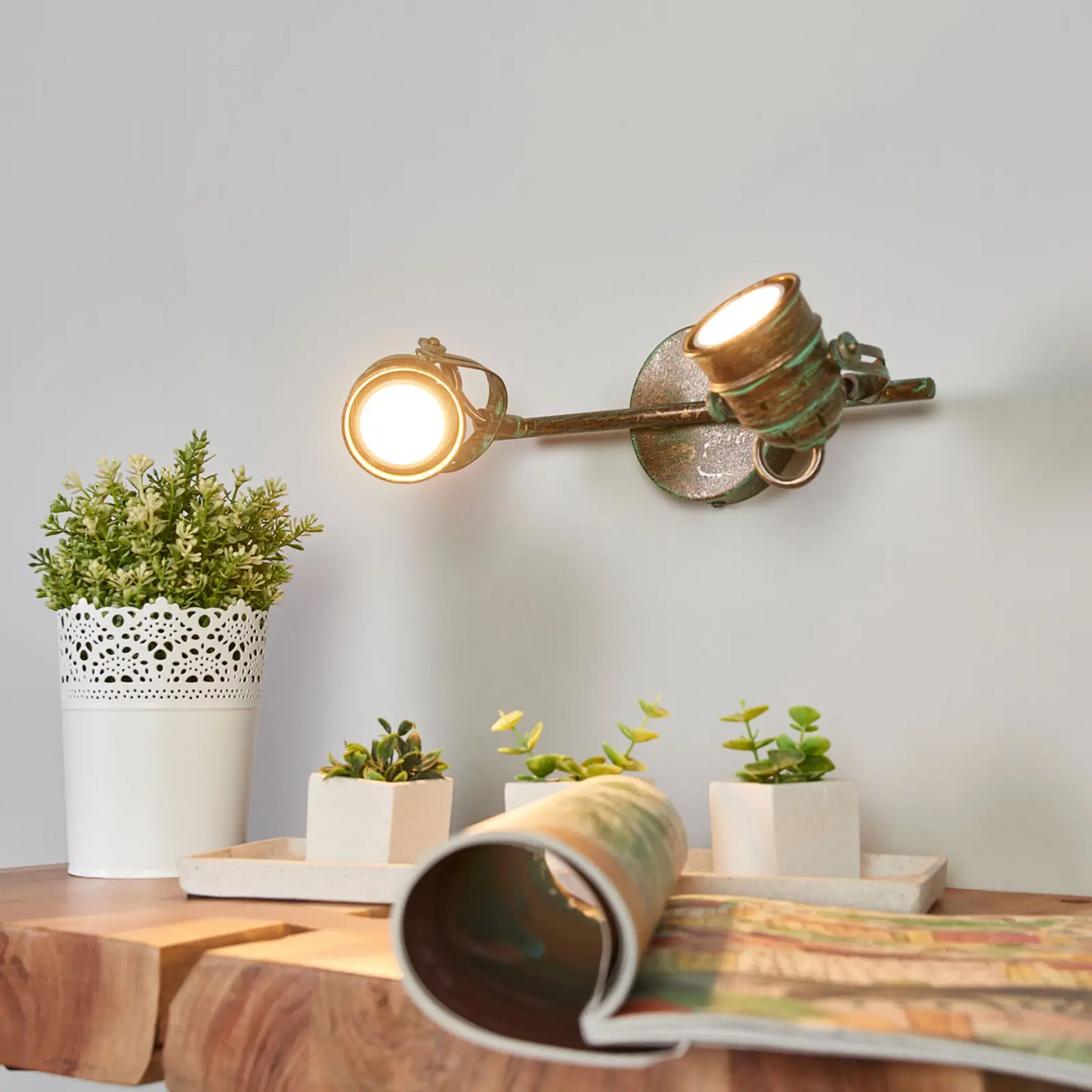 Senovinės išvaizdos dviejų lempučių LED prožektorius Leonor