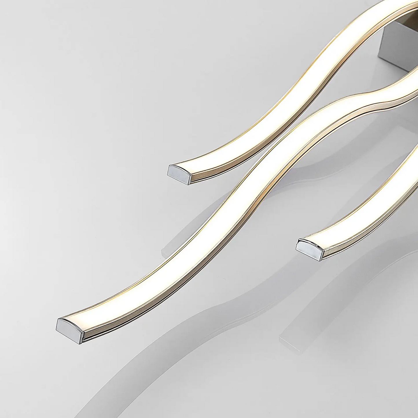 Bangos formos trijų lempučių Safia LED lubų šviestuvas