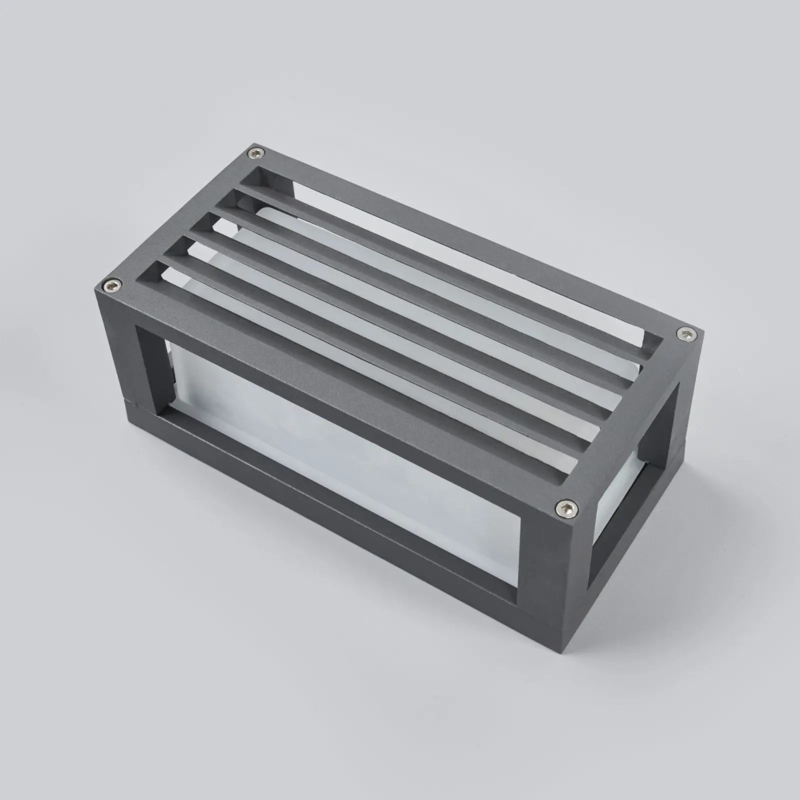 Dryžuotas lauko sieninis šviestuvas Aurelien, tamsiai pilka