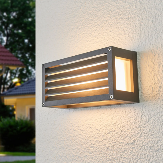 Dryžuotas lauko sieninis šviestuvas Aurelien, tamsiai pilka