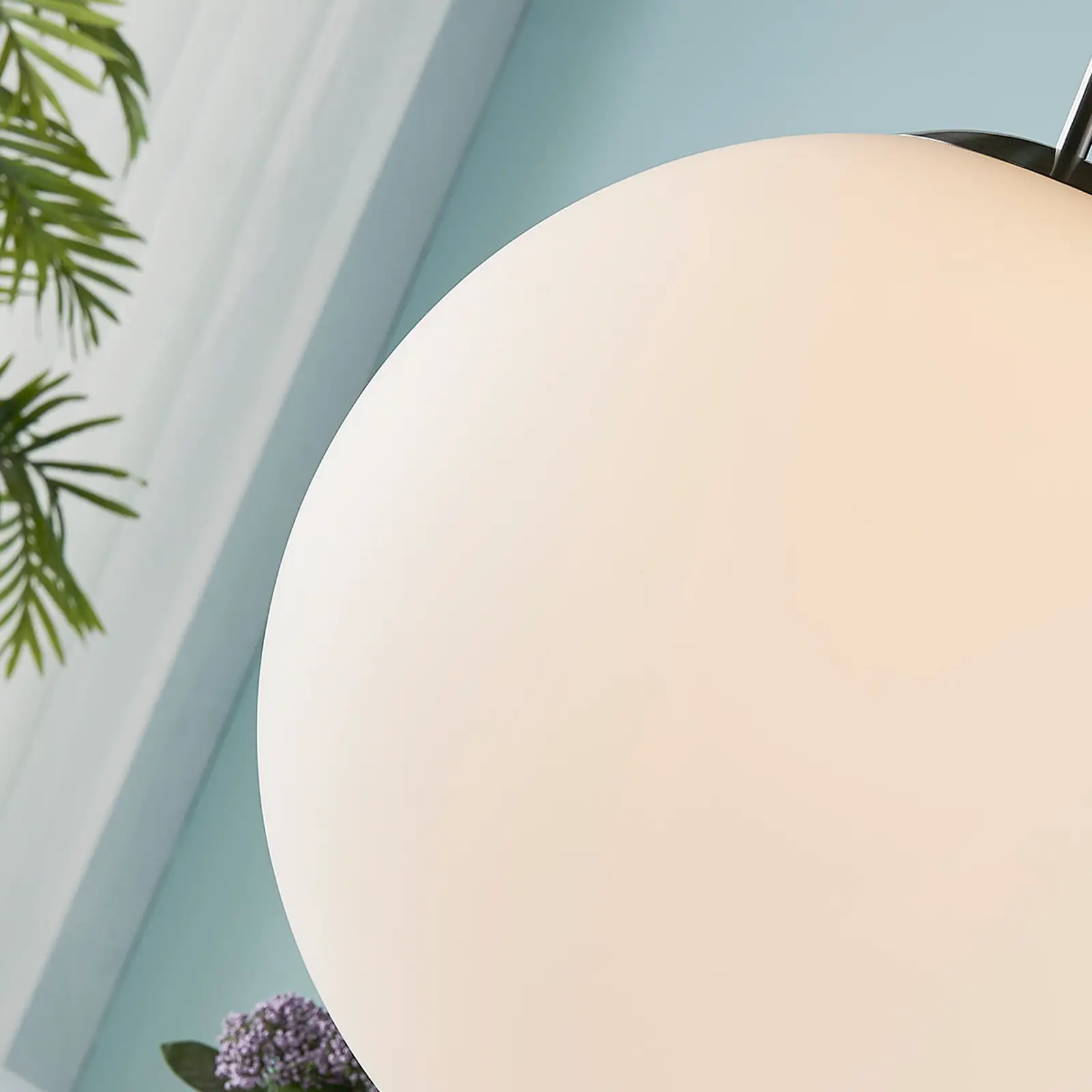 Kamuolinis pakabinamas šviestuvas Marike iš opalinio stiklo, 40 cm