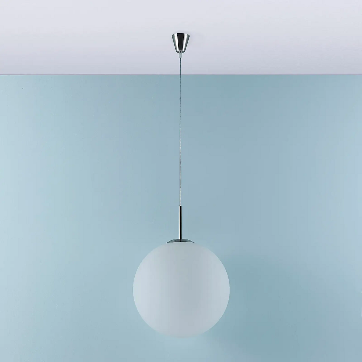 Kamuolinis pakabinamas šviestuvas Marike iš opalinio stiklo, 40 cm