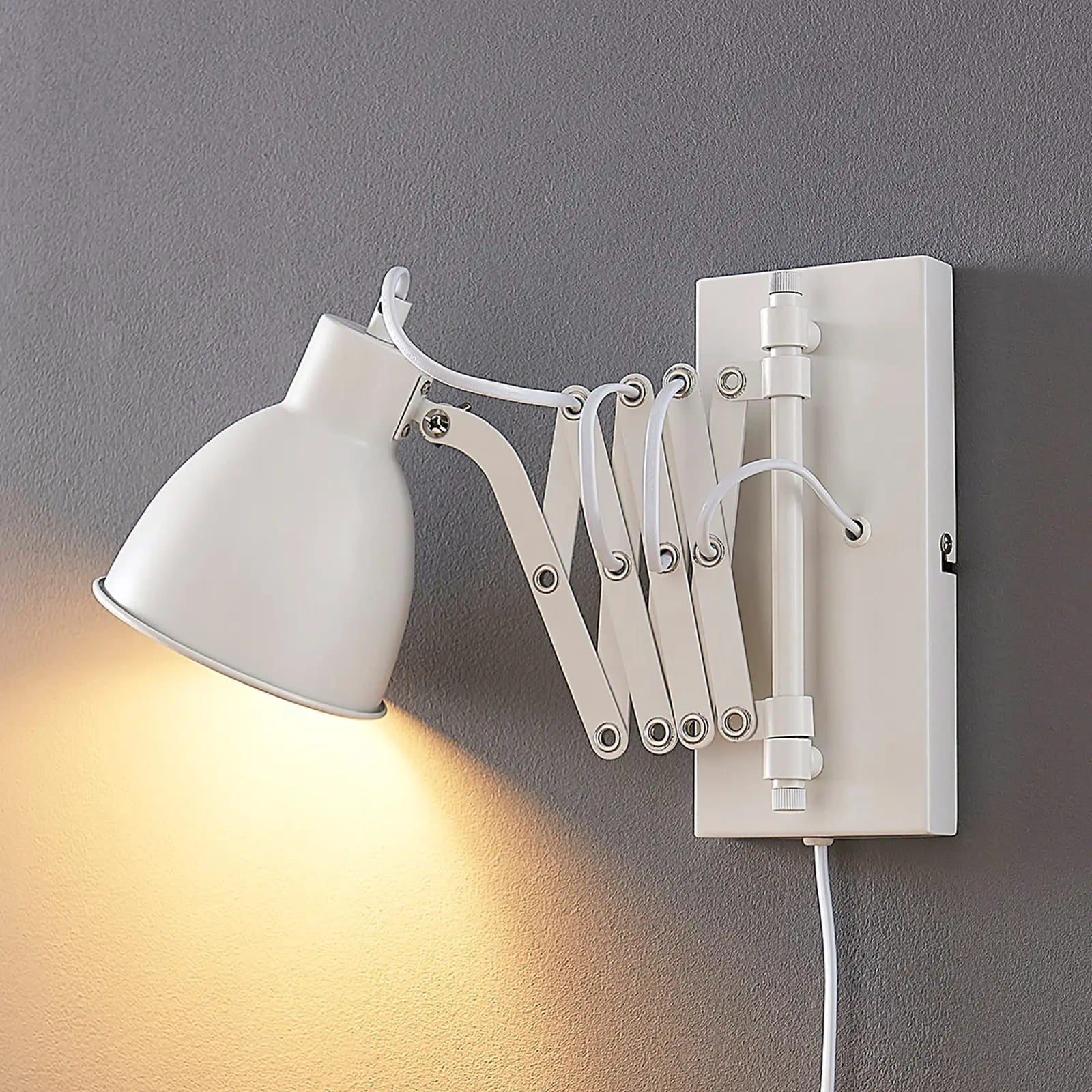 Baltas sieninis šviestuvas skaitymui Merle, ištraukiamas