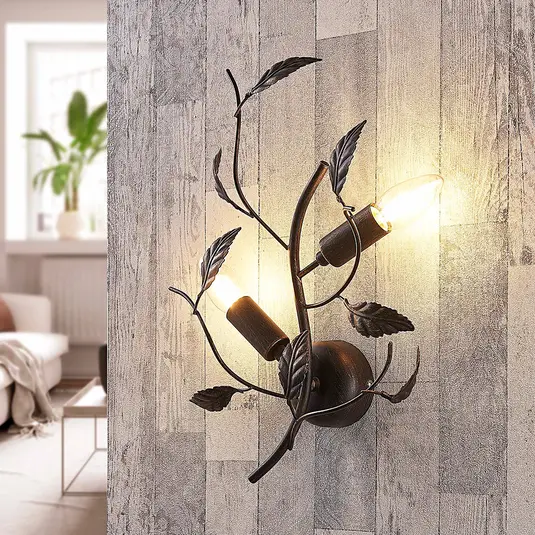 Sieninis šviestuvas Yos pagamintas iš metalo, dekoruotas lapeliais