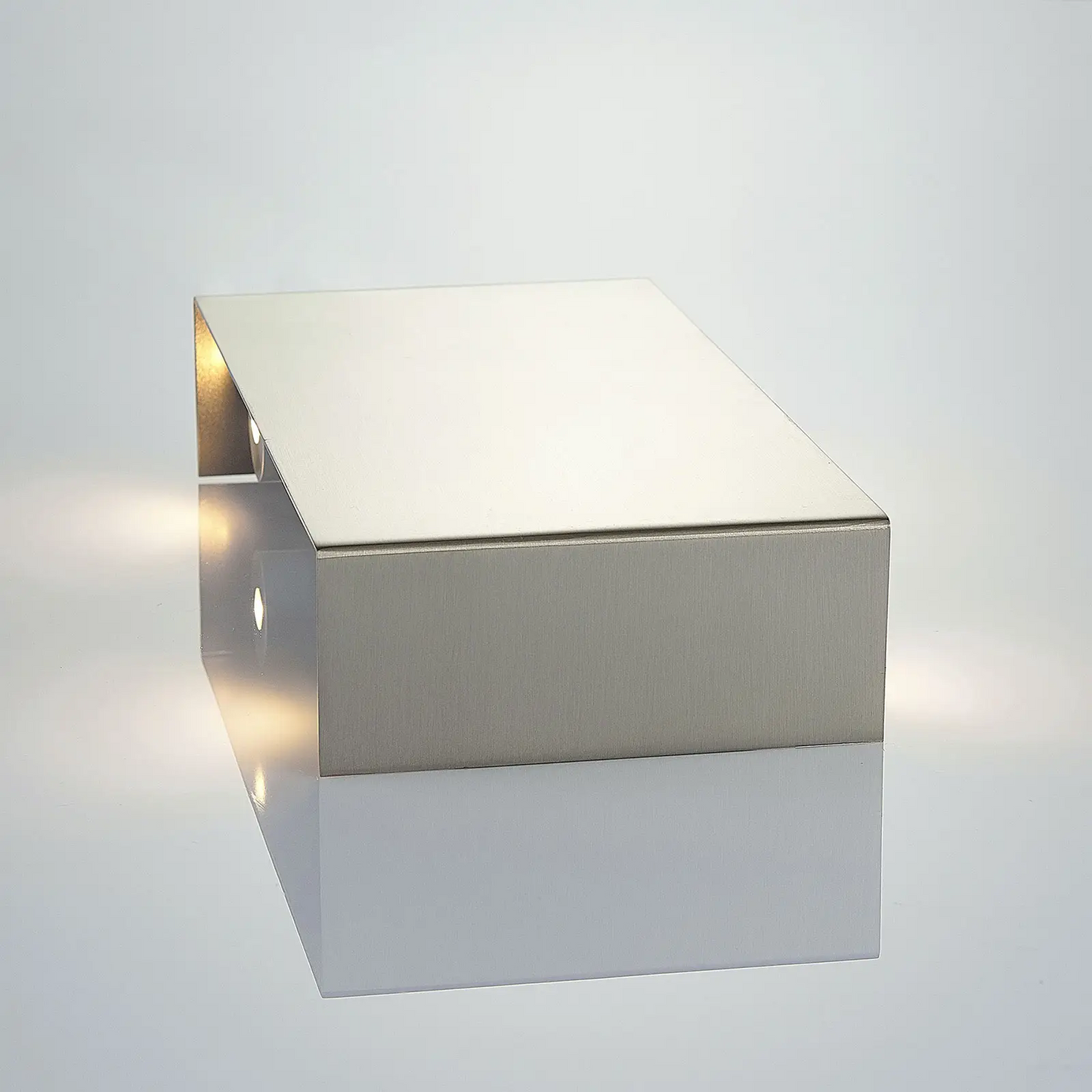 Manon LED sieninis šviestuvas, satininis nikelis, 22 cm